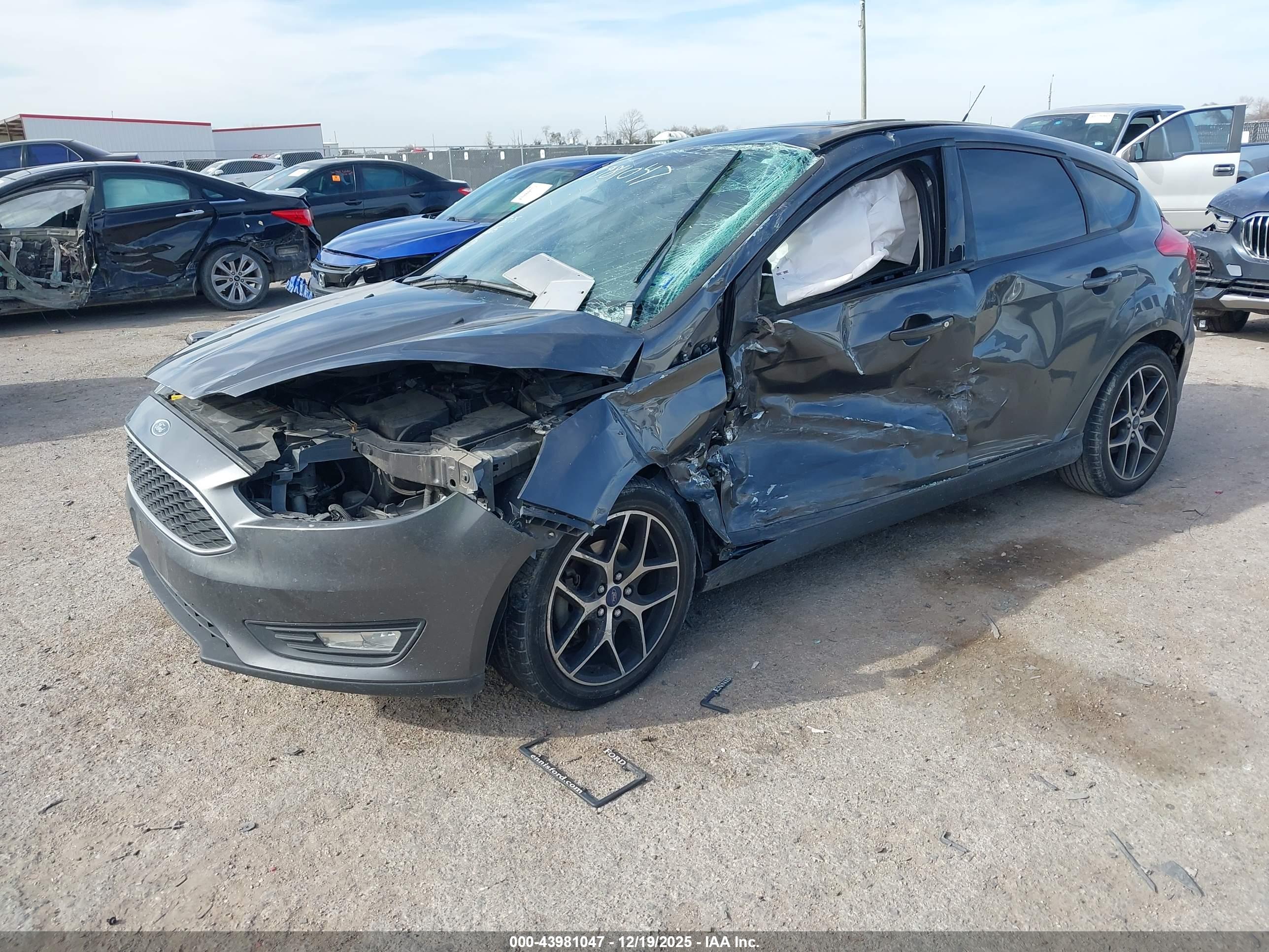 FORD FOCUS image 2
