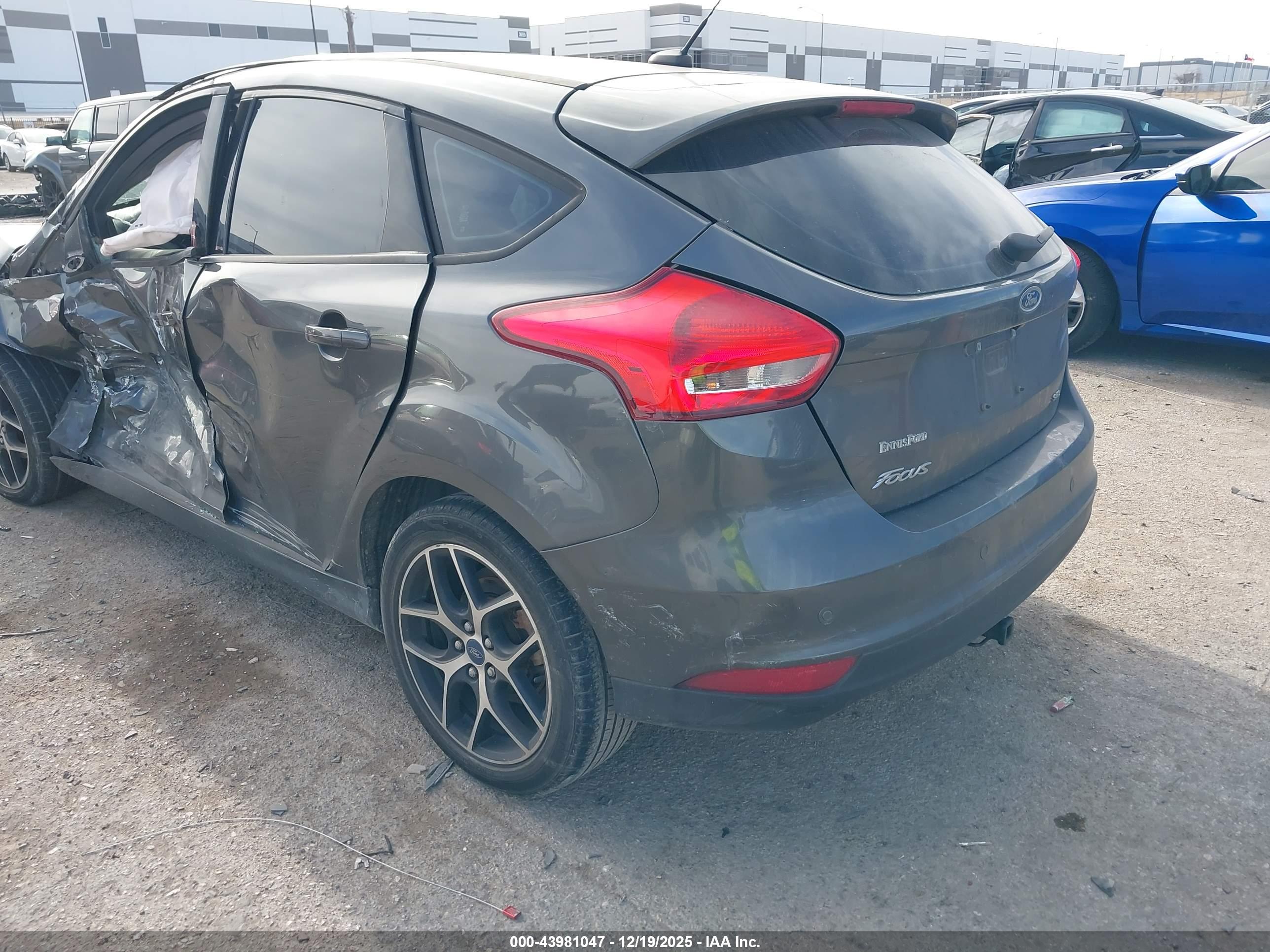 FORD FOCUS image 3