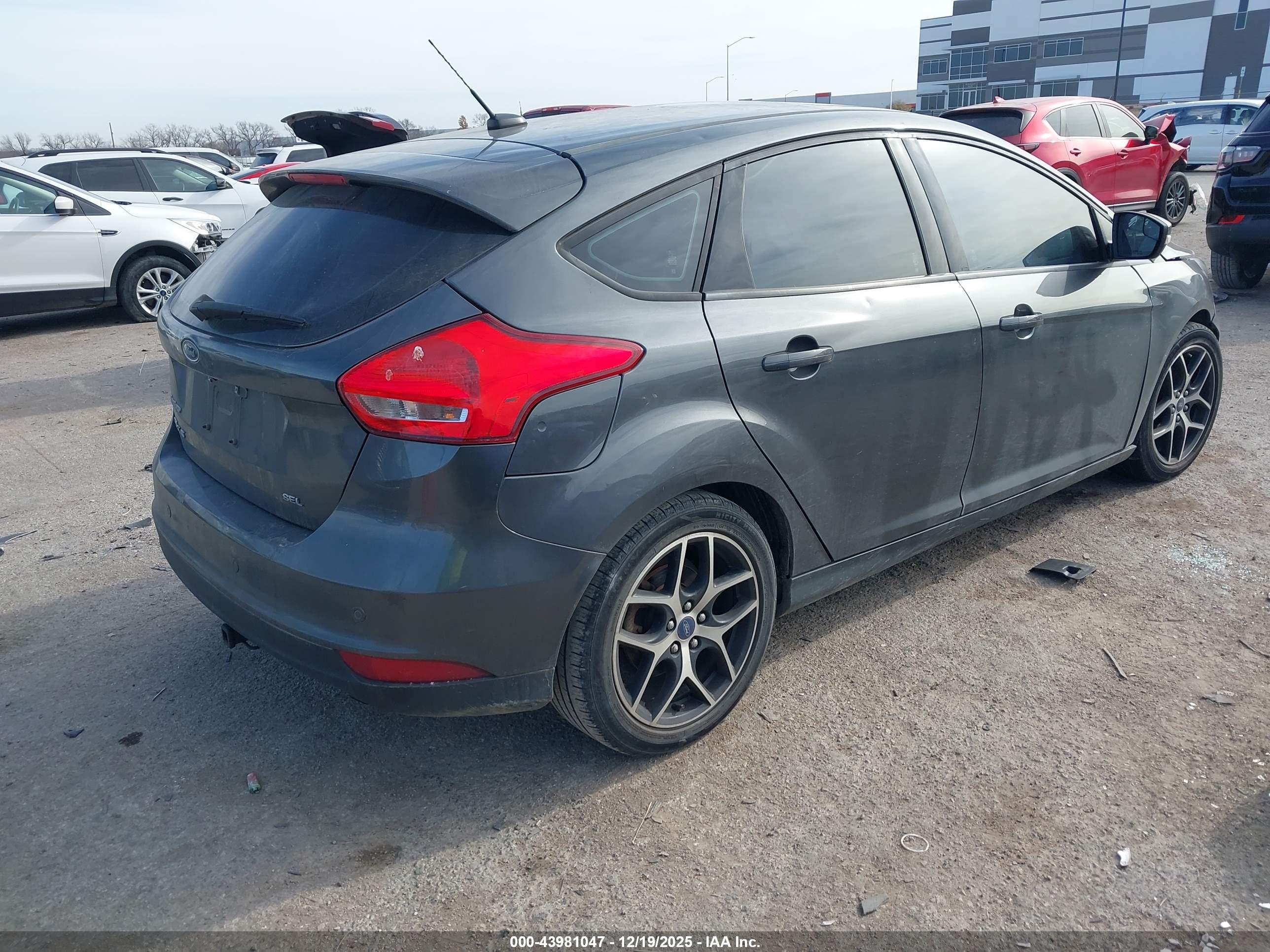 FORD FOCUS image 4