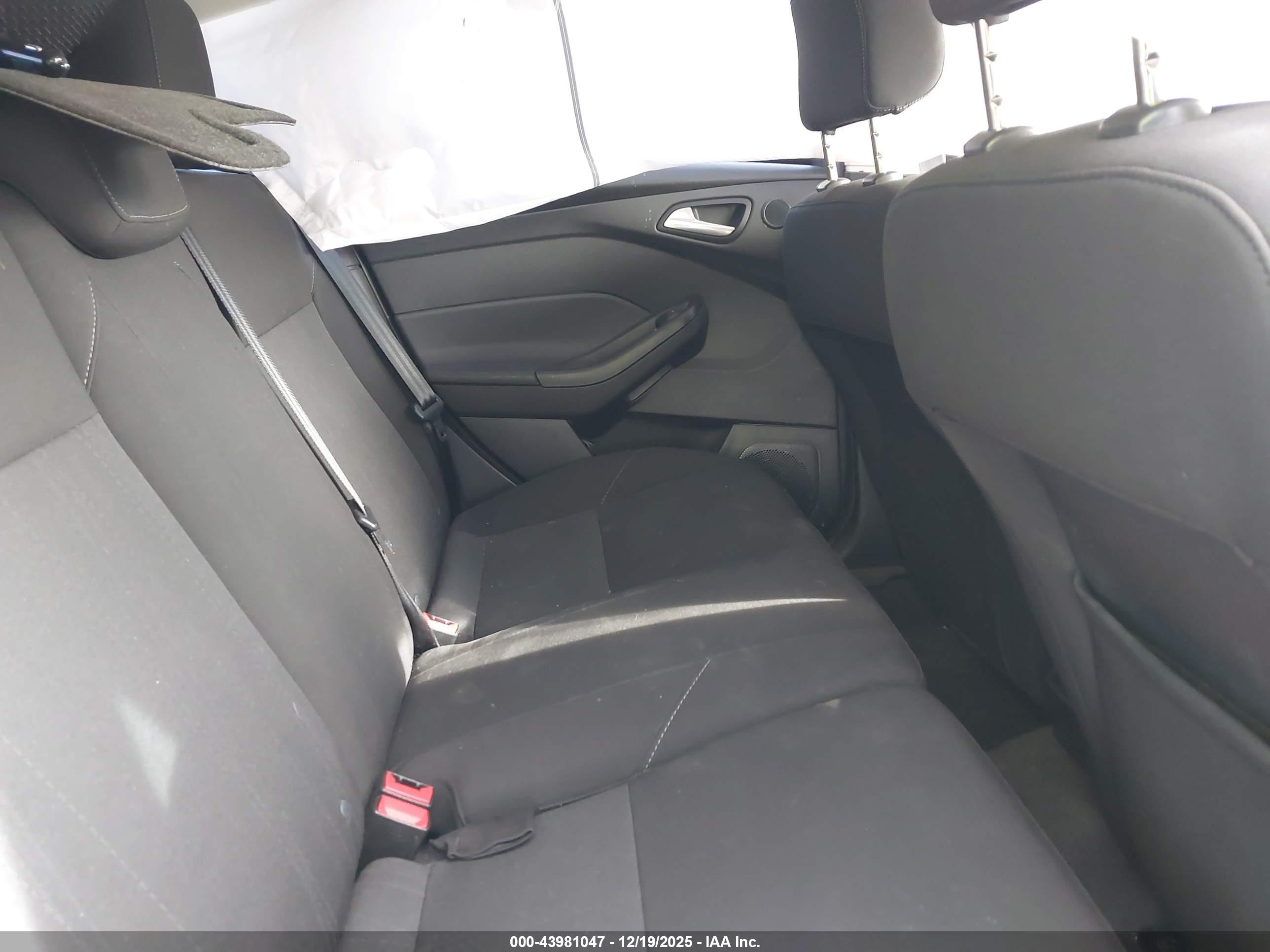 FORD FOCUS image 8