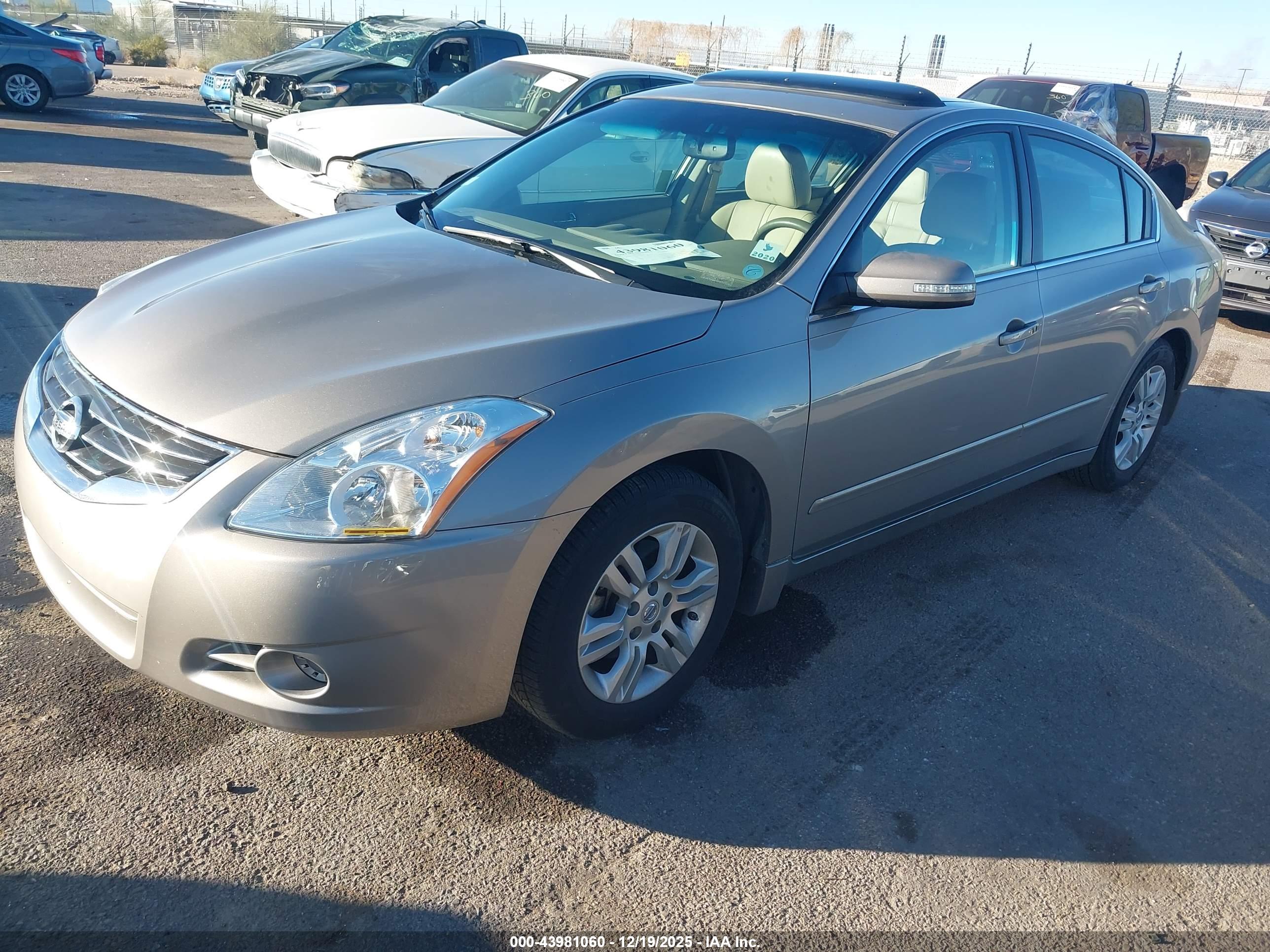 NISSAN ALTIMA image 2
