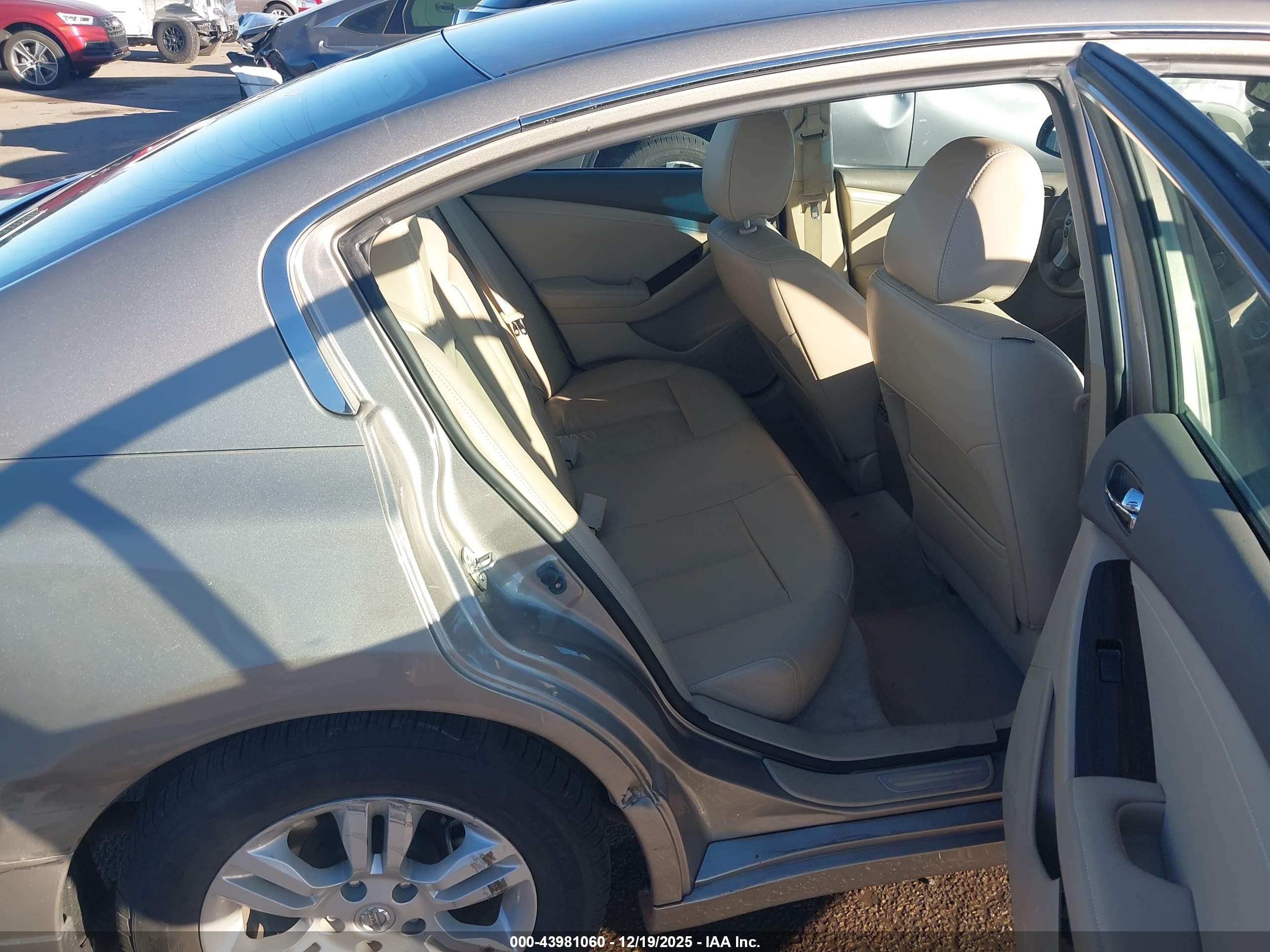 NISSAN ALTIMA image 8