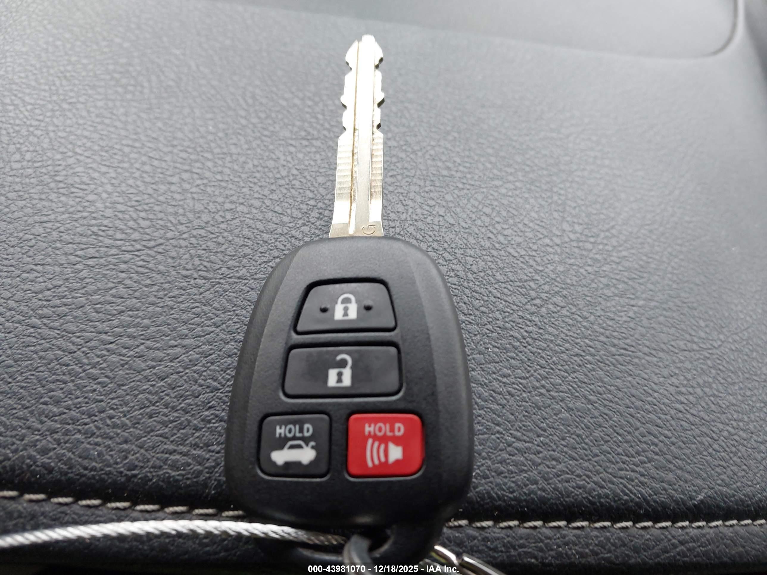TOYOTA CAMRY image 11