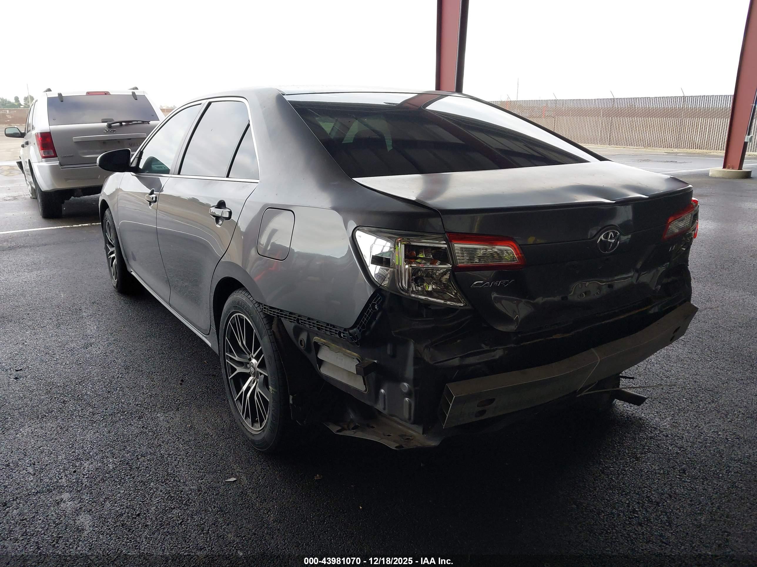 TOYOTA CAMRY image 3