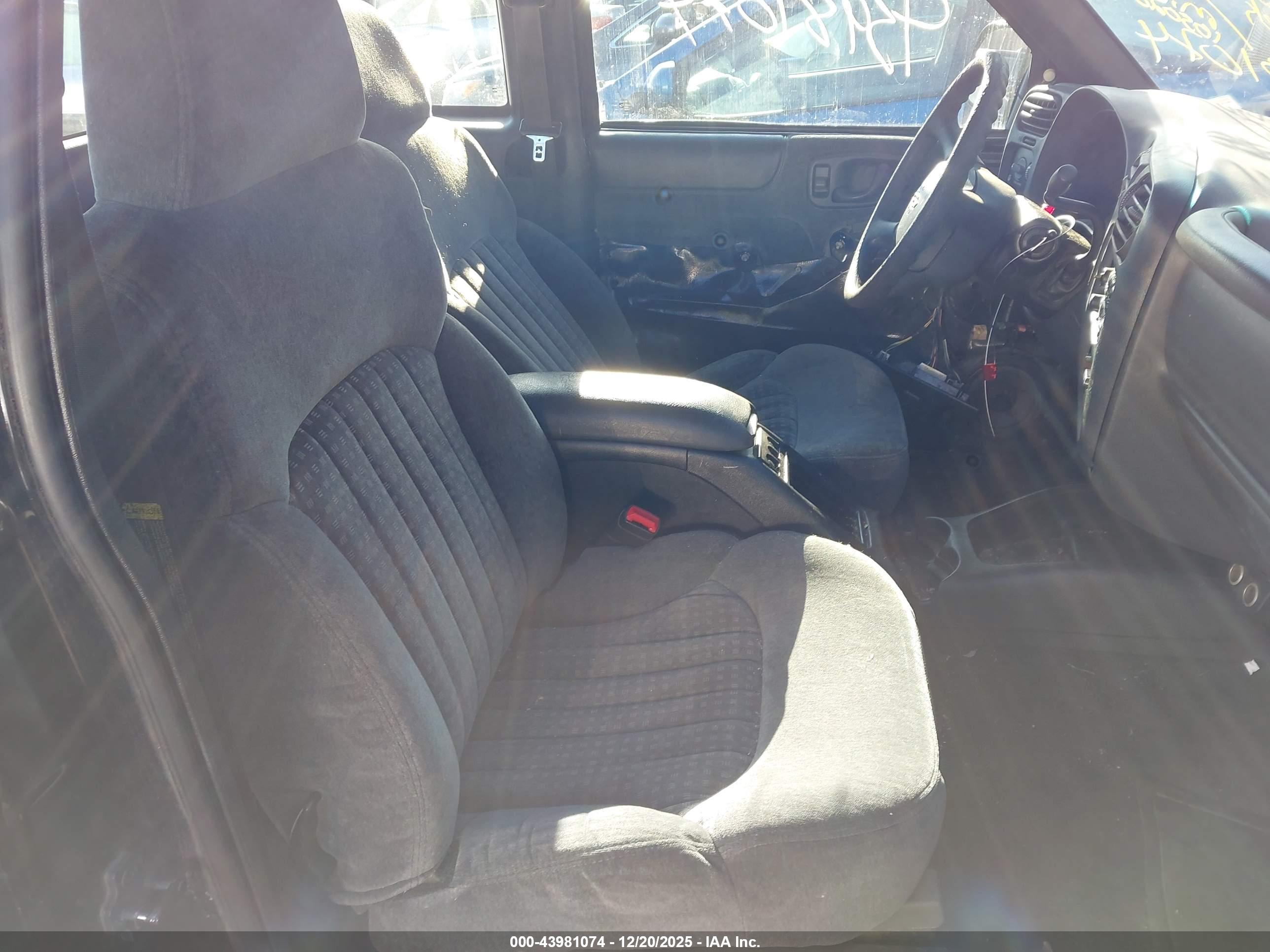CHEVROLET S-10 image 5