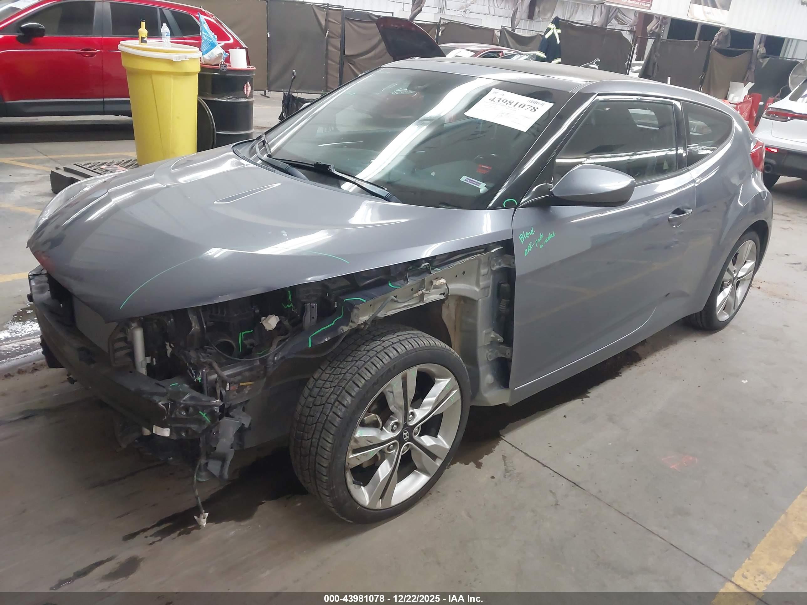 HYUNDAI VELOSTER image 2