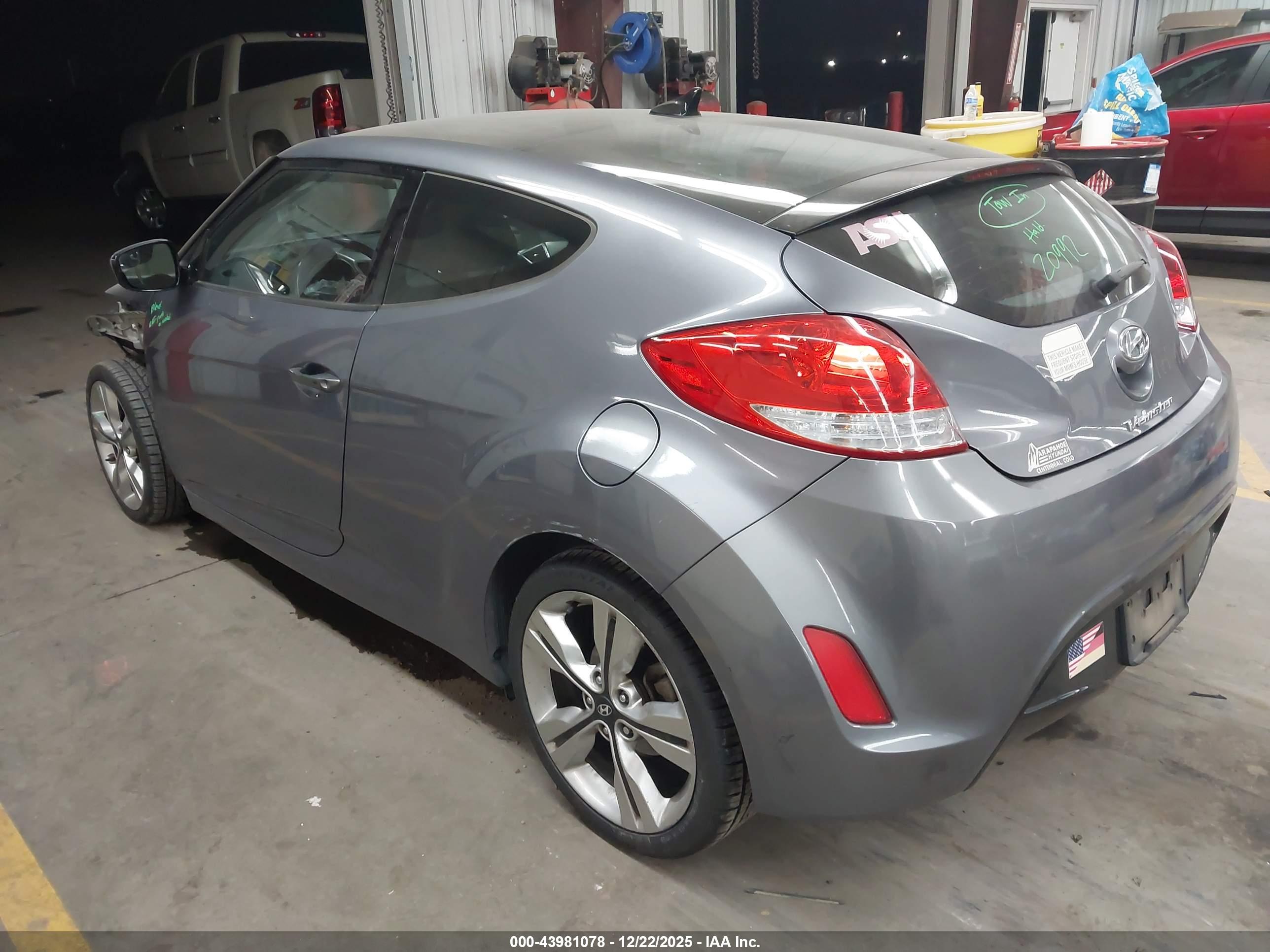 HYUNDAI VELOSTER image 3