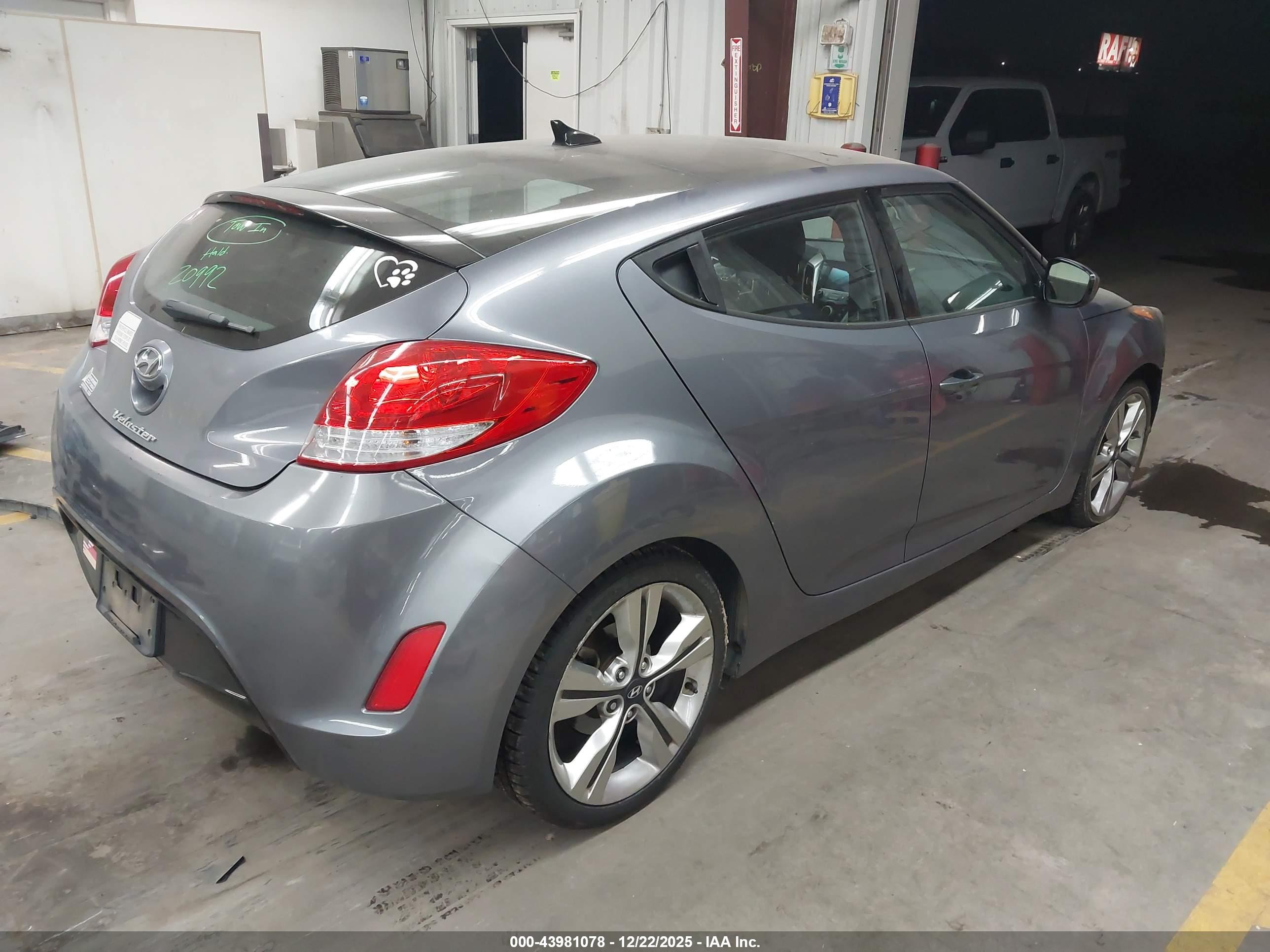 HYUNDAI VELOSTER image 4