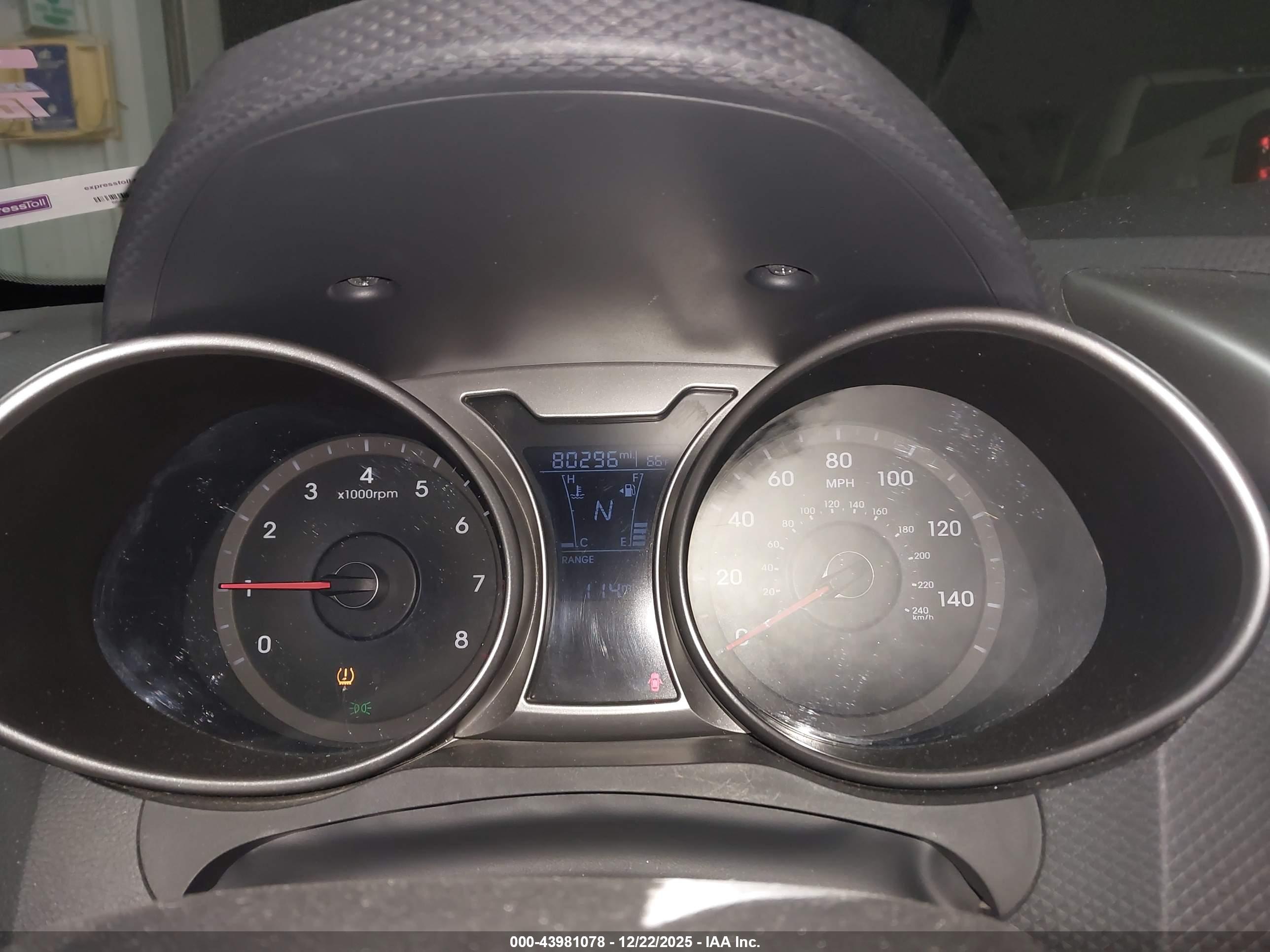 HYUNDAI VELOSTER image 7