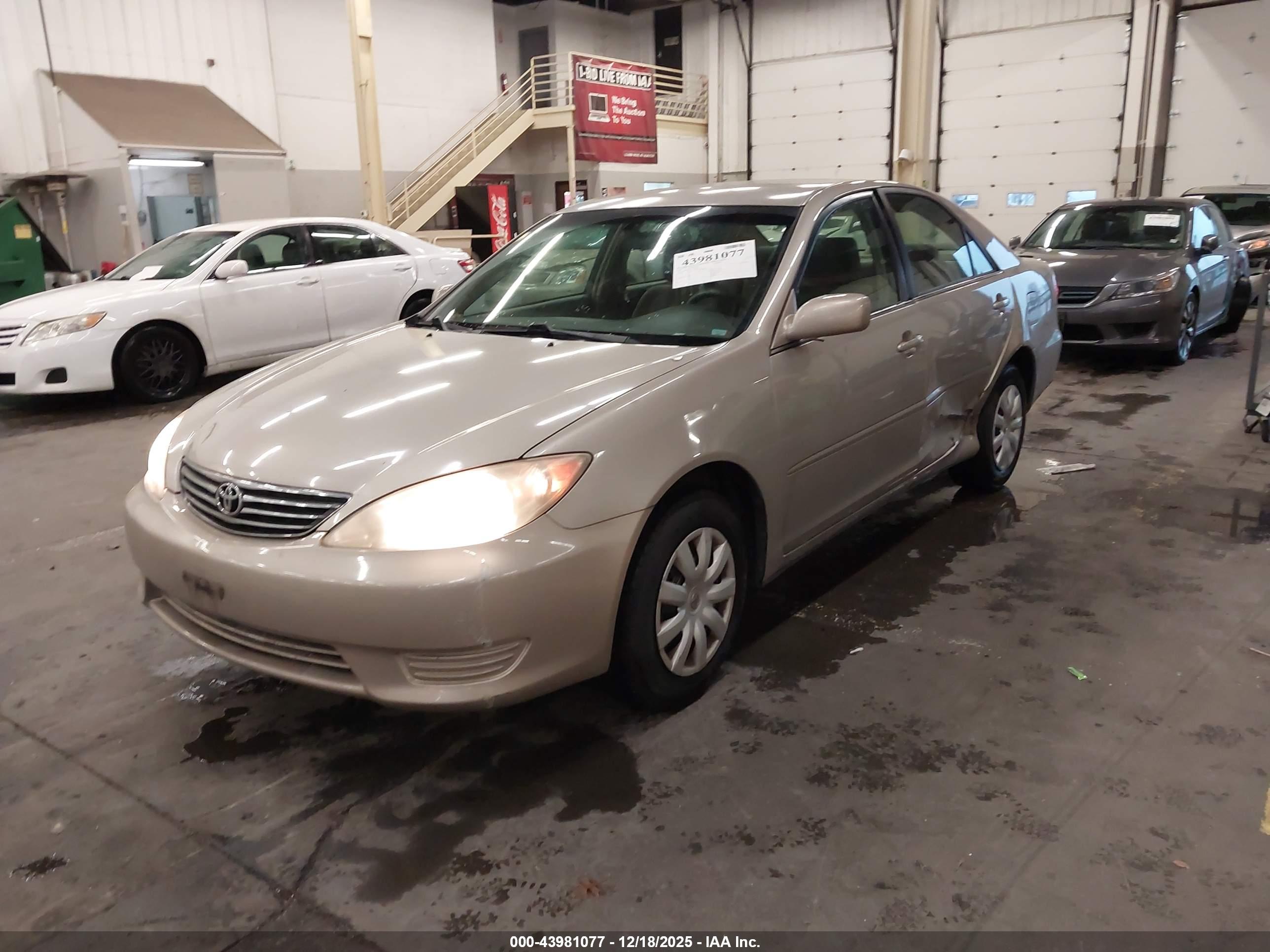 TOYOTA CAMRY image 2