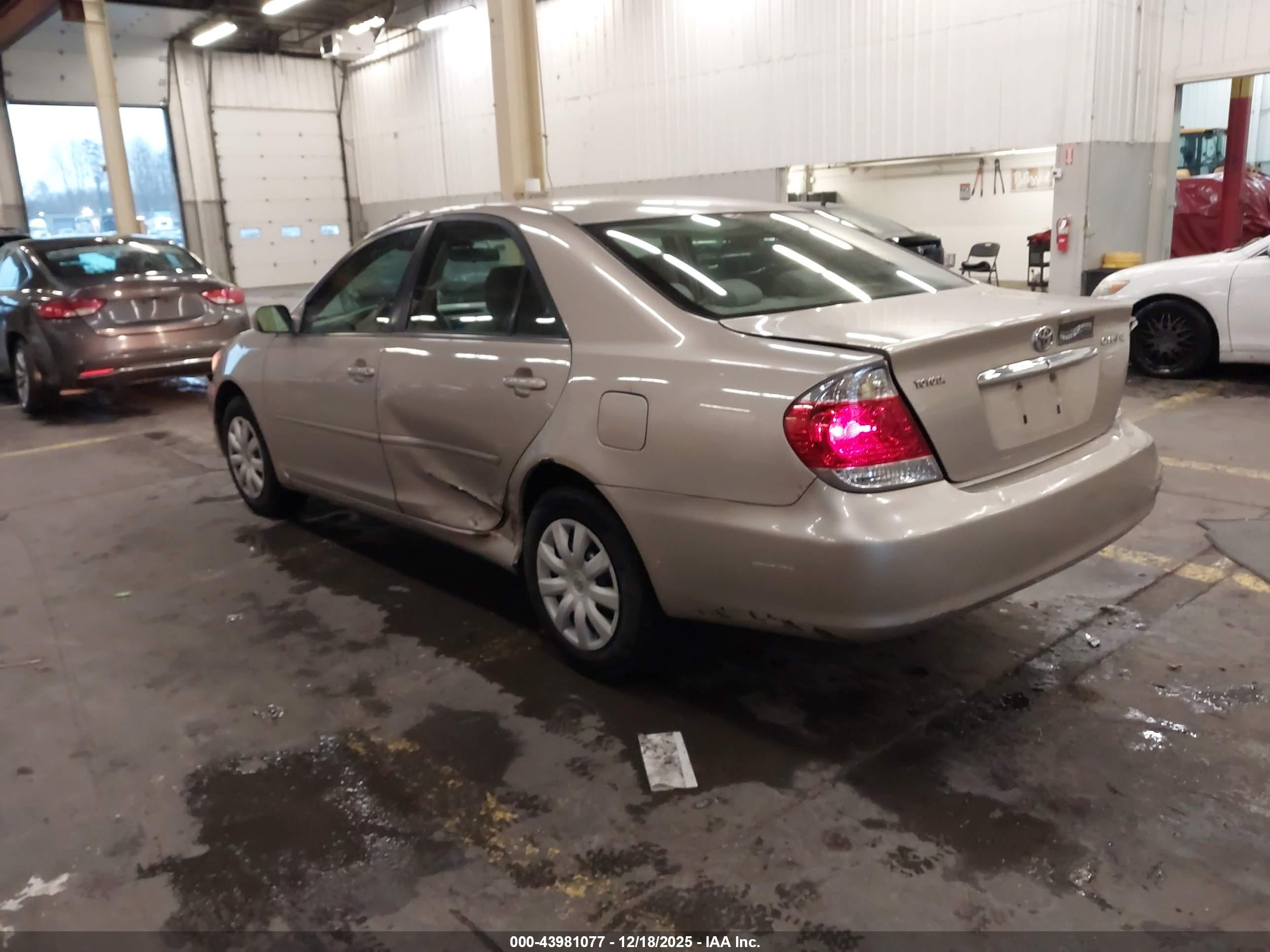 TOYOTA CAMRY image 3