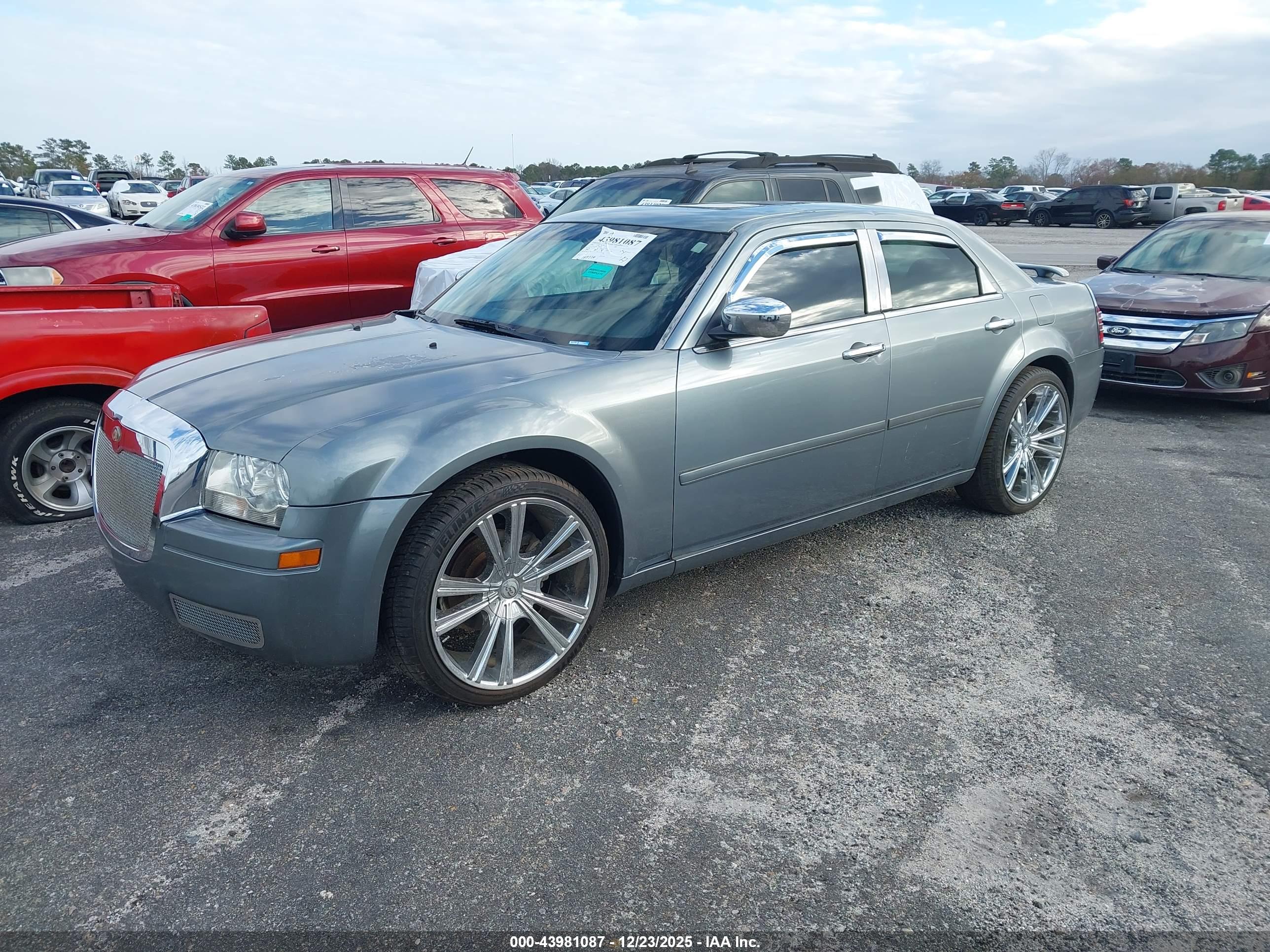 CHRYSLER 300 image 2