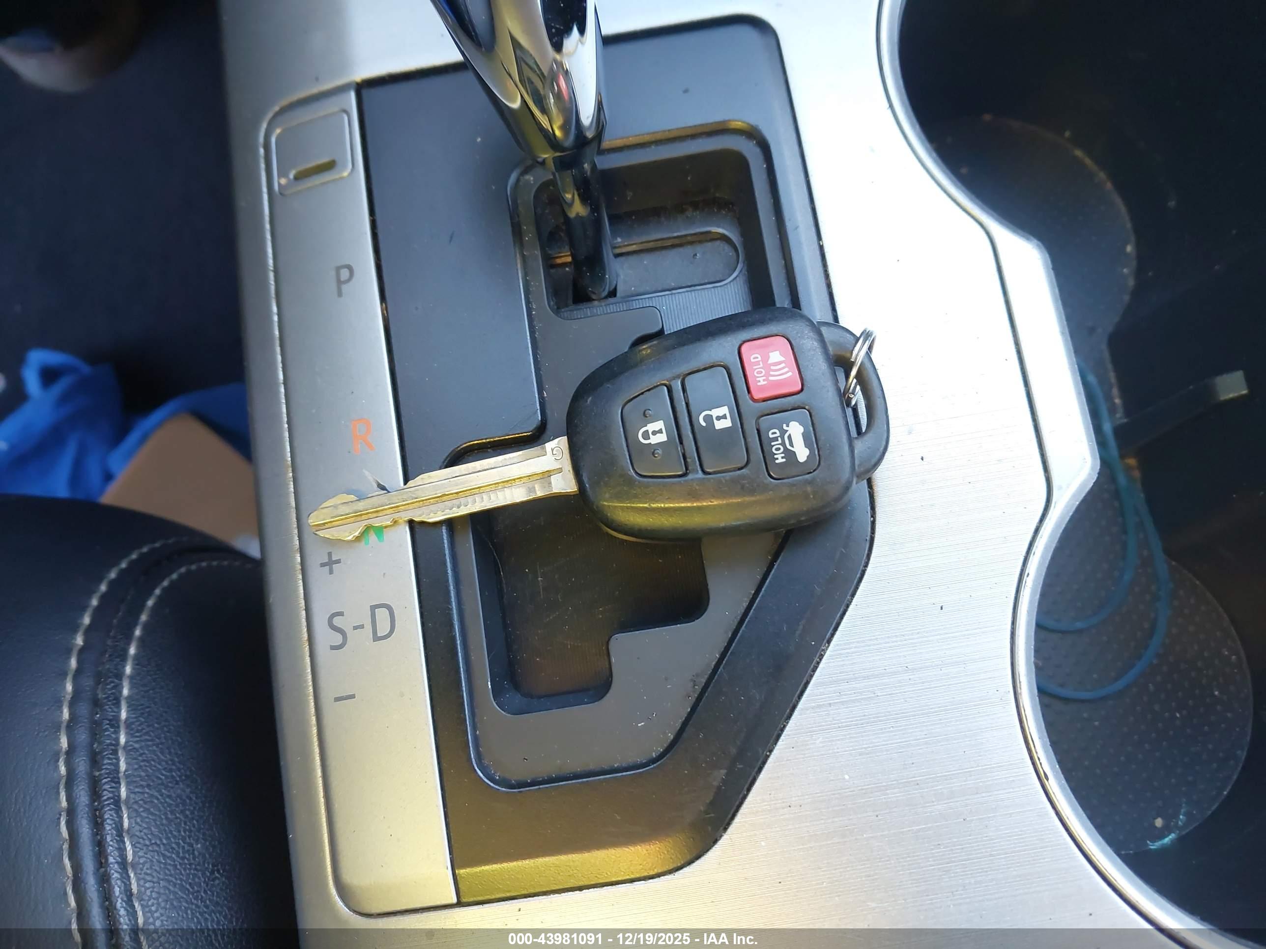 TOYOTA CAMRY image 11