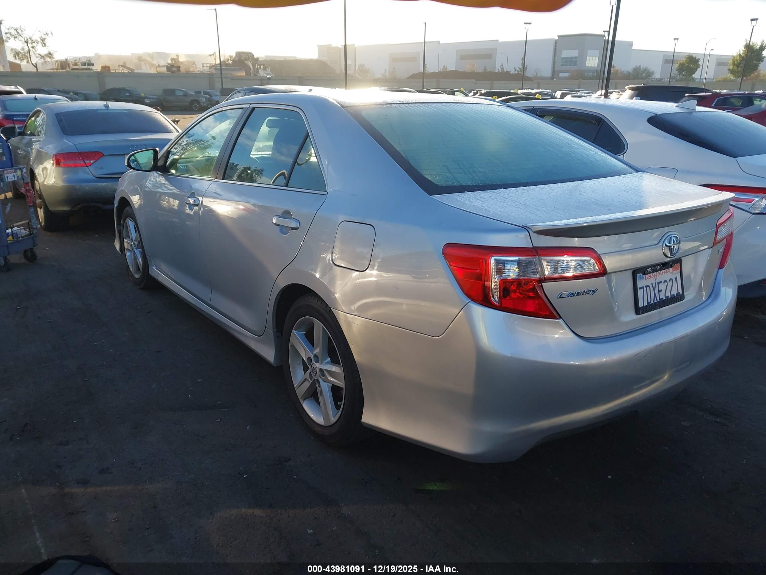 TOYOTA CAMRY image 3
