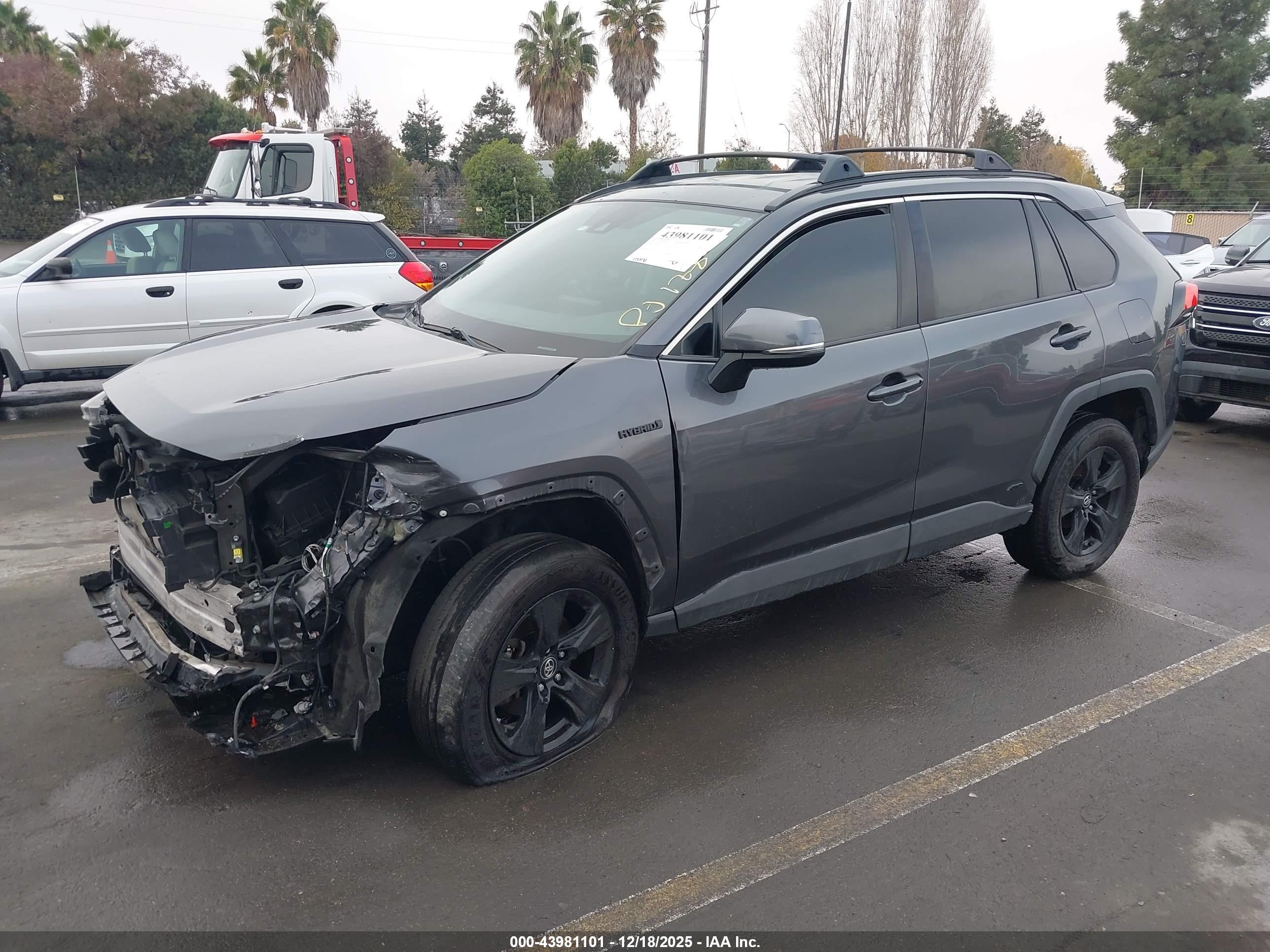 TOYOTA RAV4 image 2