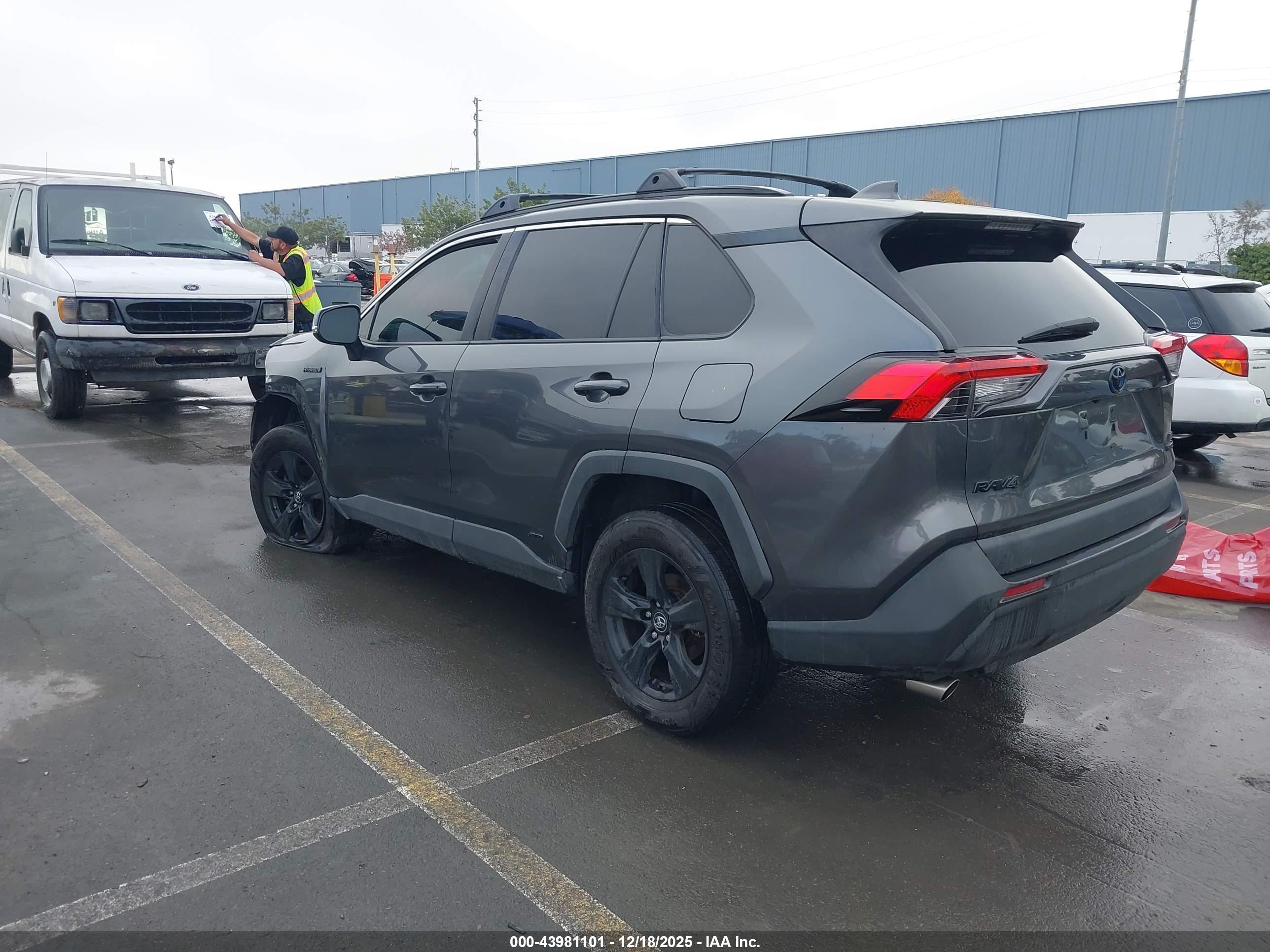 TOYOTA RAV4 image 3
