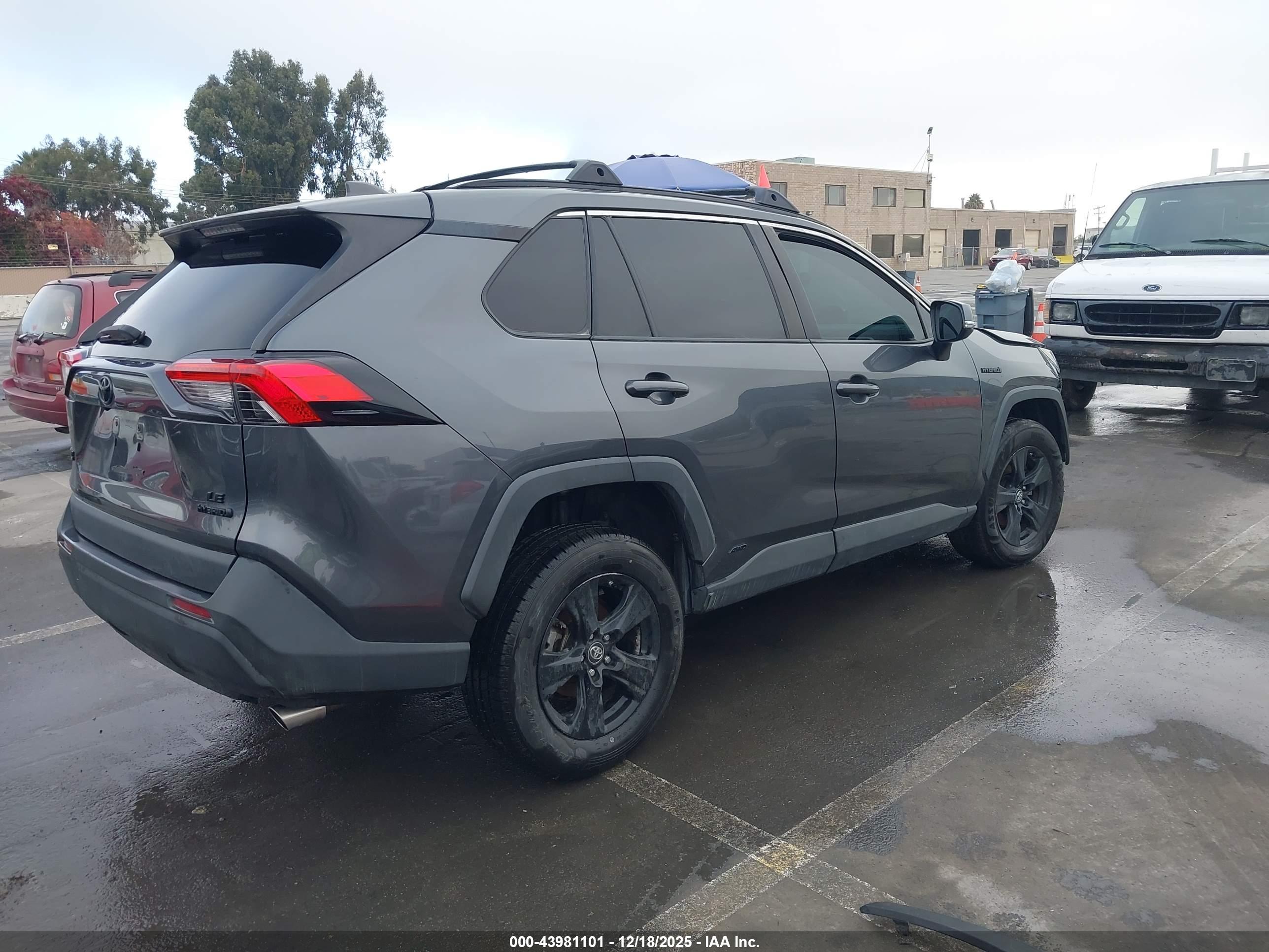 TOYOTA RAV4 image 4