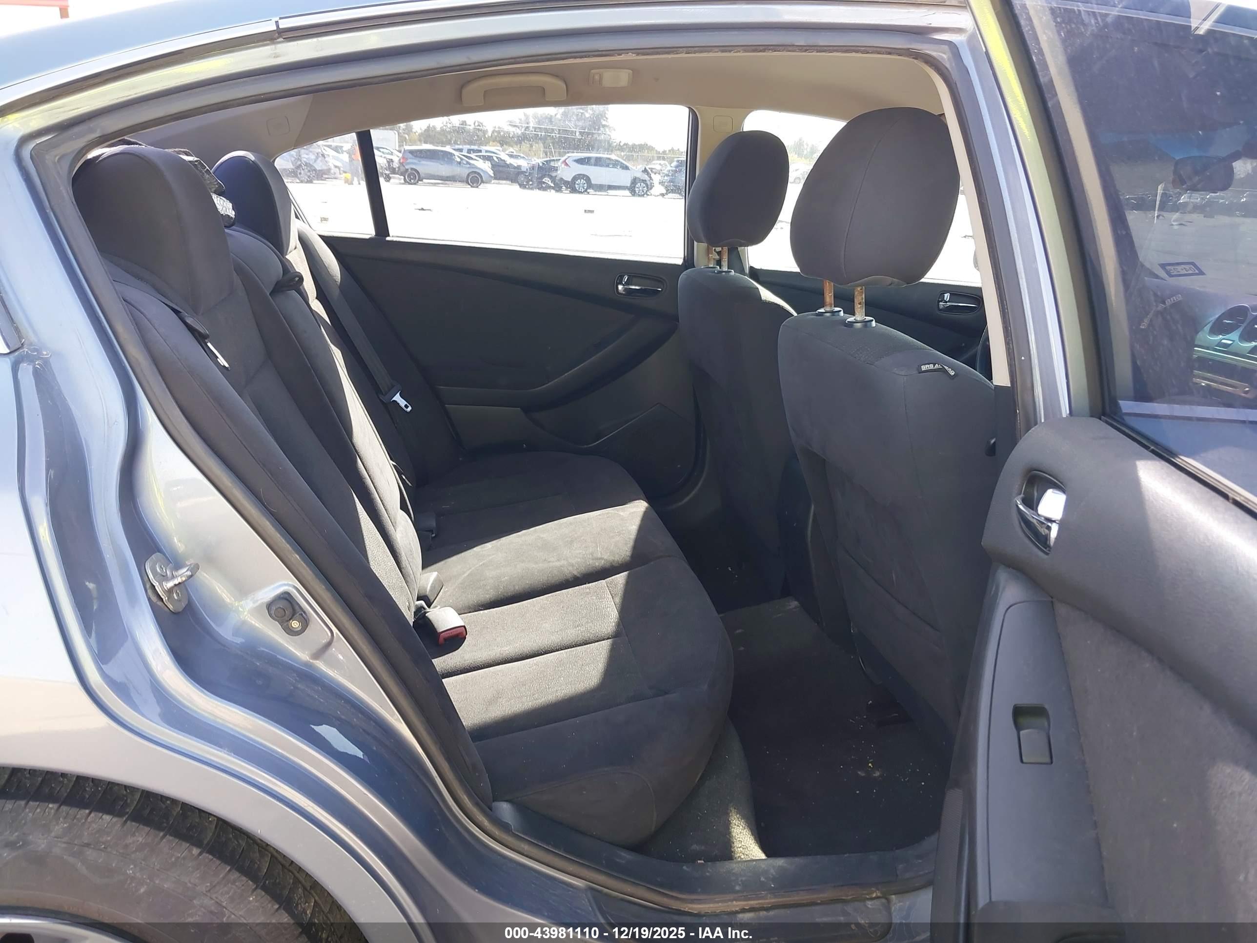 NISSAN ALTIMA image 8