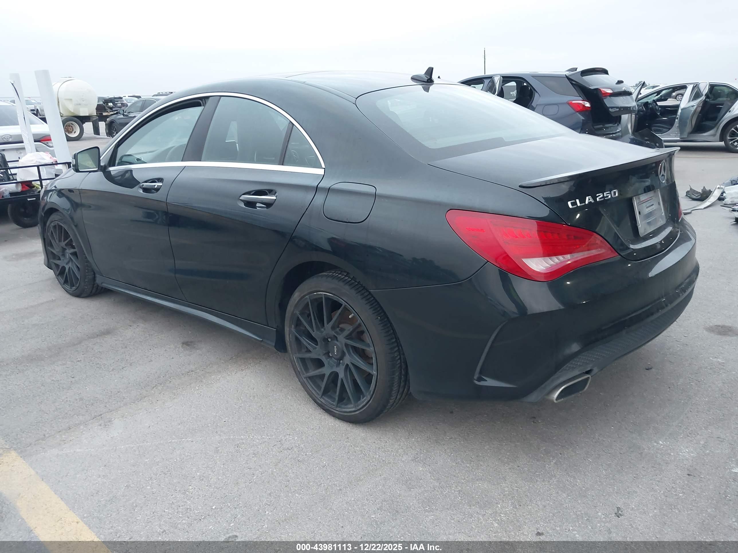 MERCEDES-BENZ CLA image 3