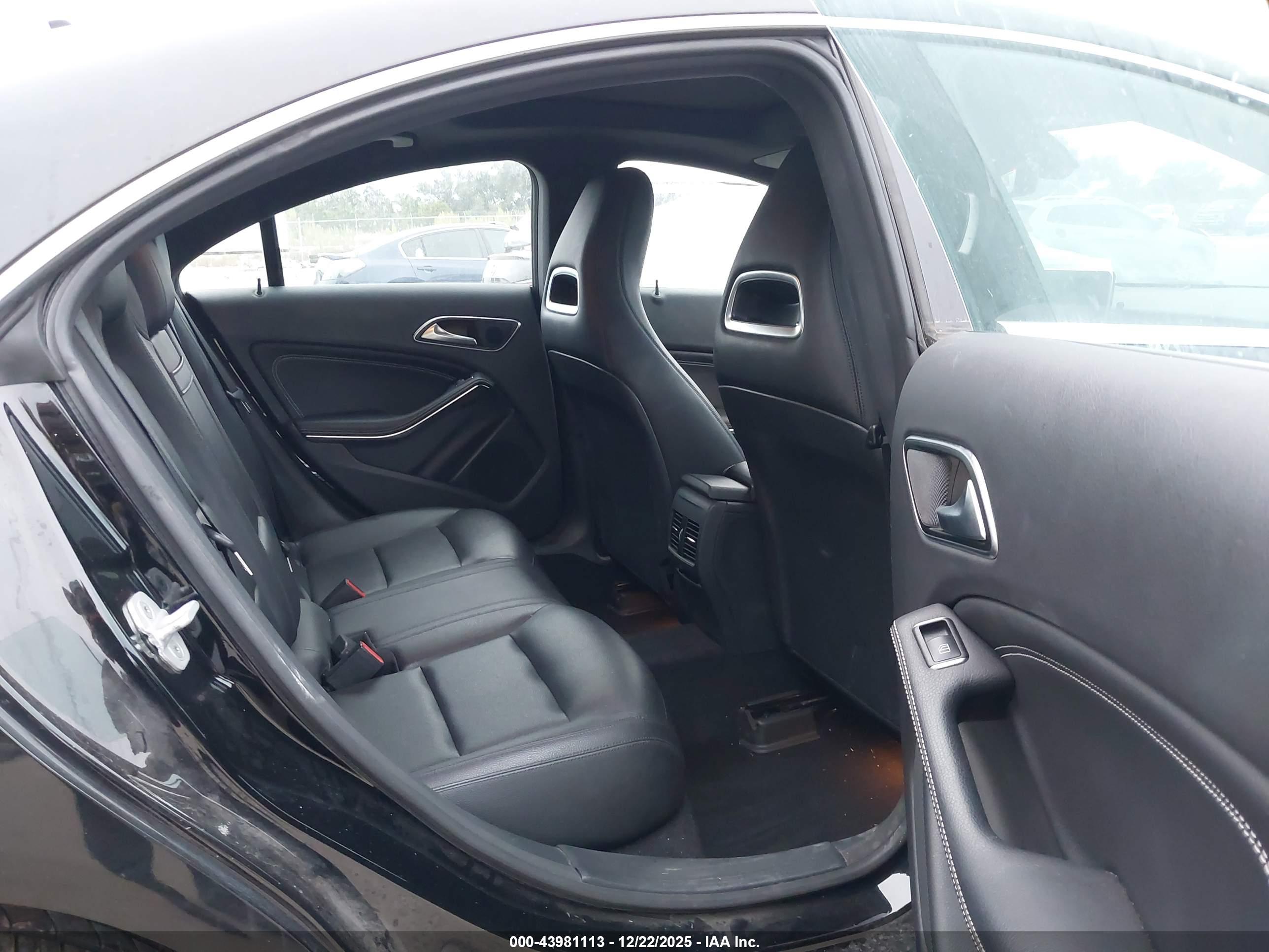 MERCEDES-BENZ CLA image 8
