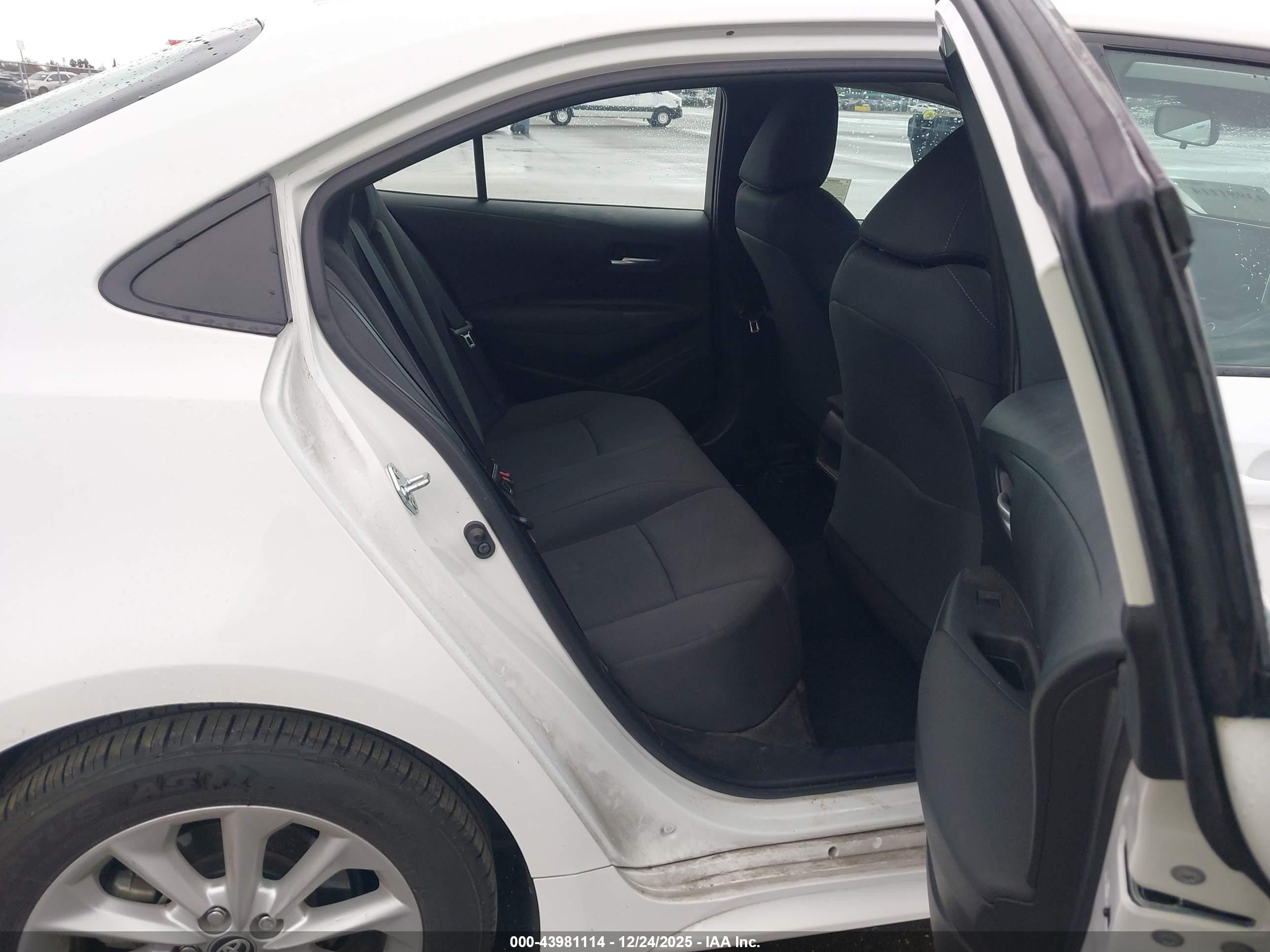 TOYOTA COROLLA image 8