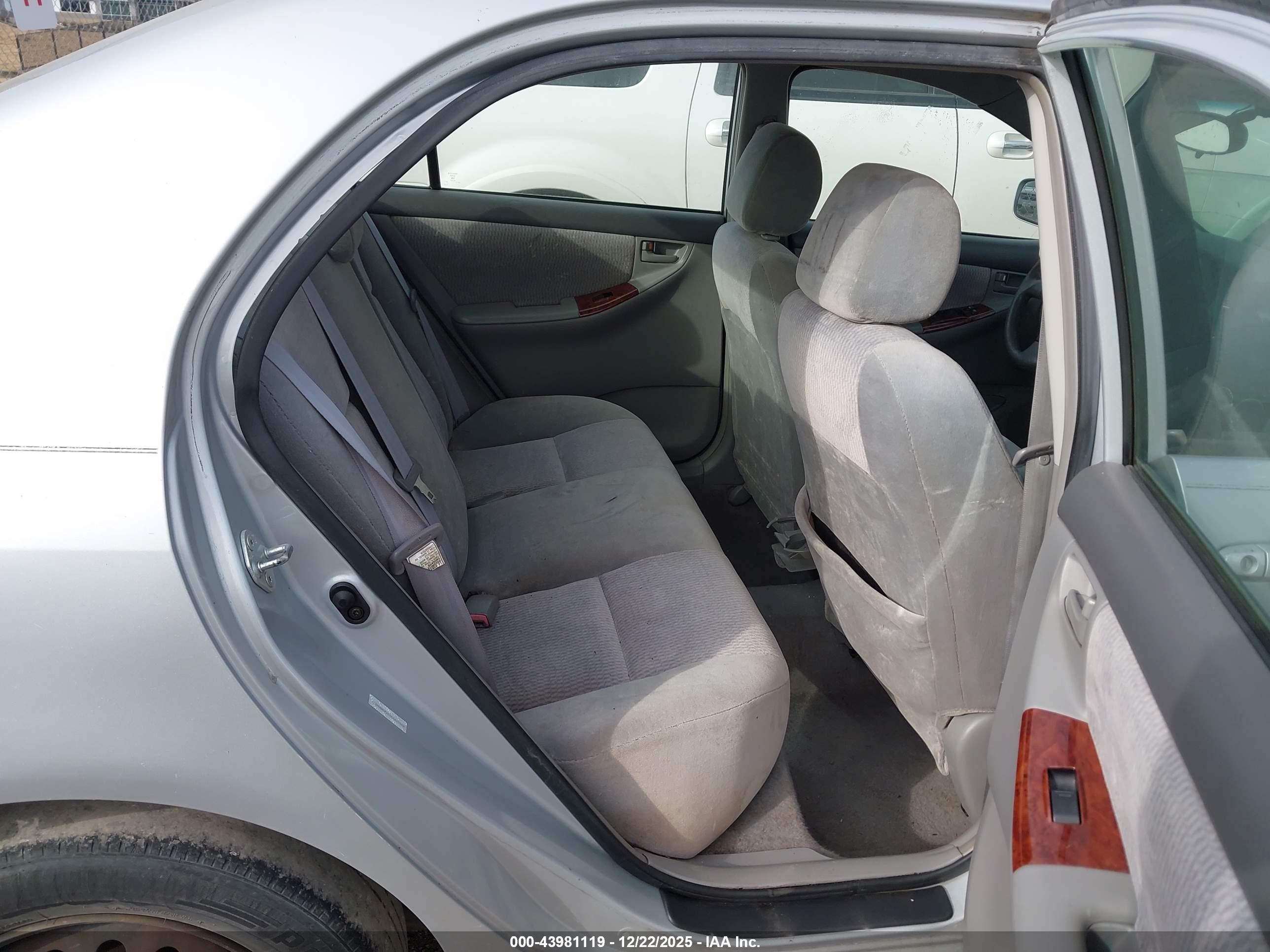 TOYOTA COROLLA image 8