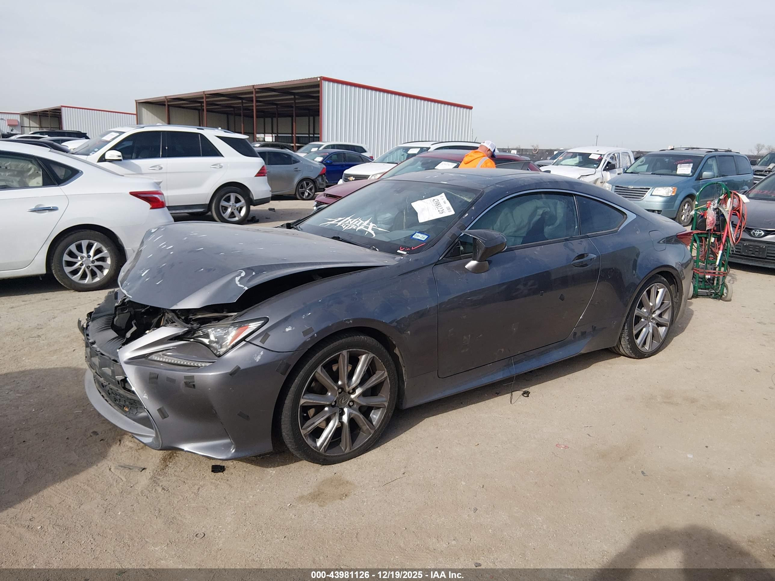 LEXUS RC image 2