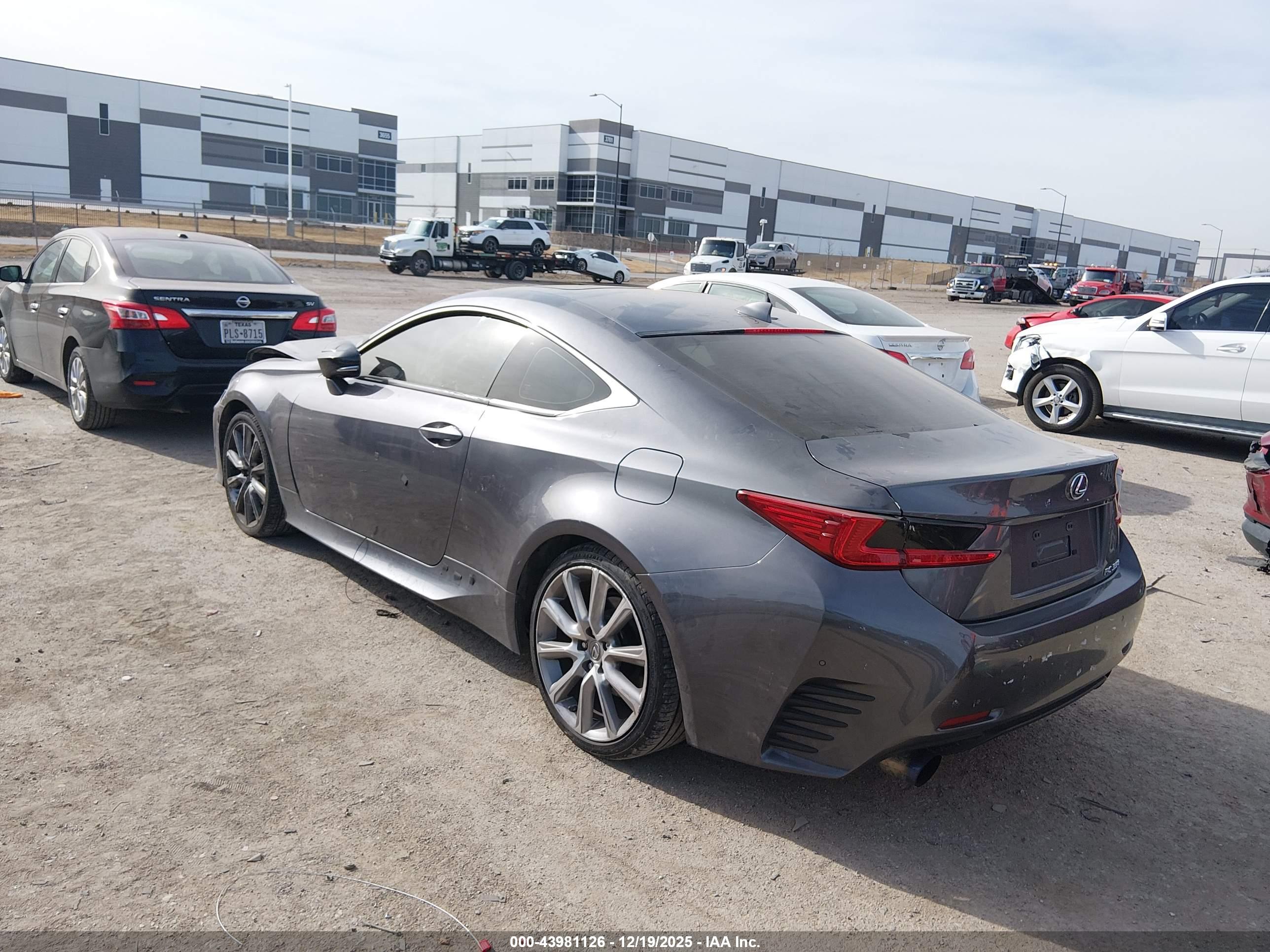 LEXUS RC image 3