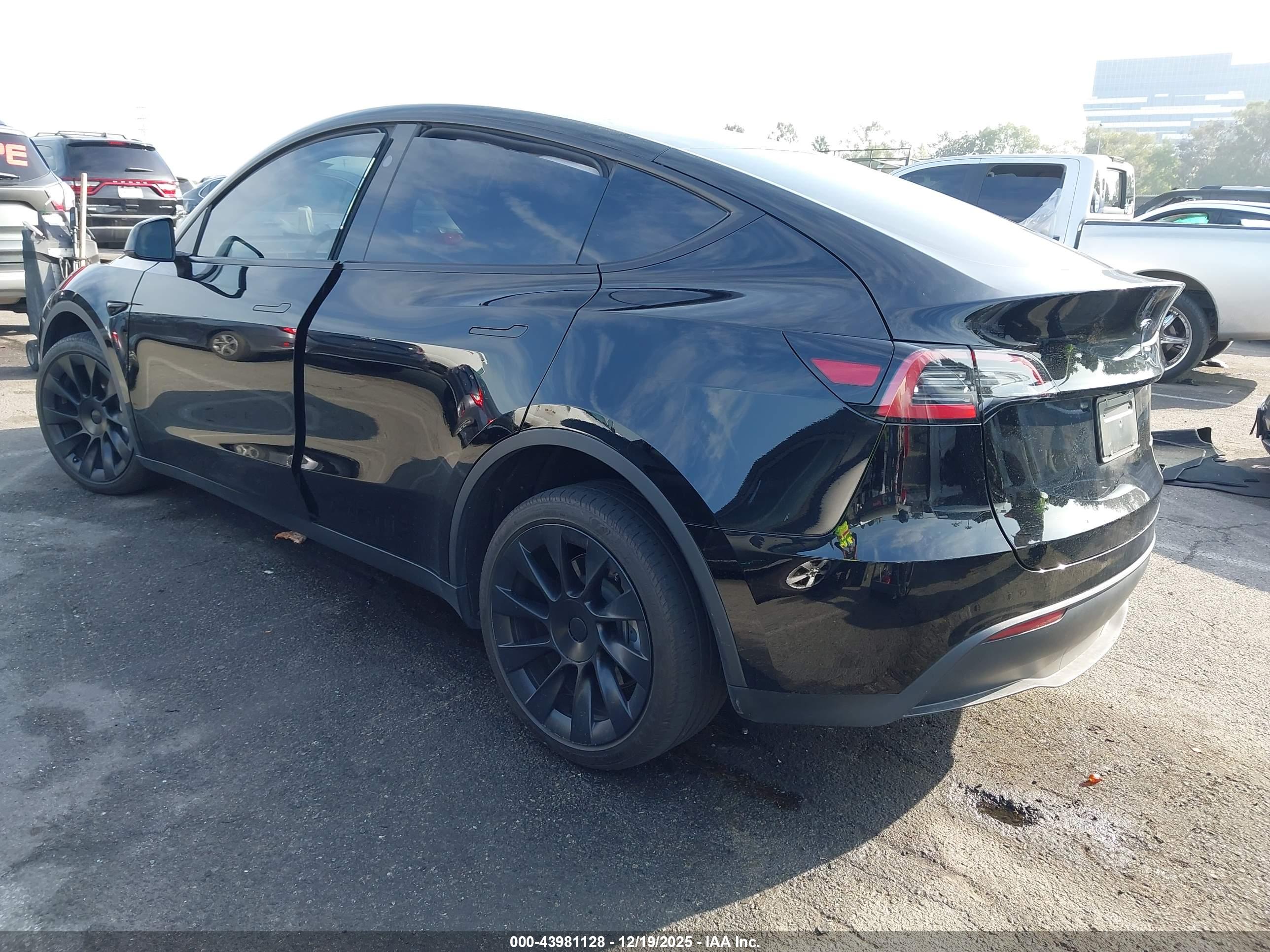 TESLA MODEL image 3