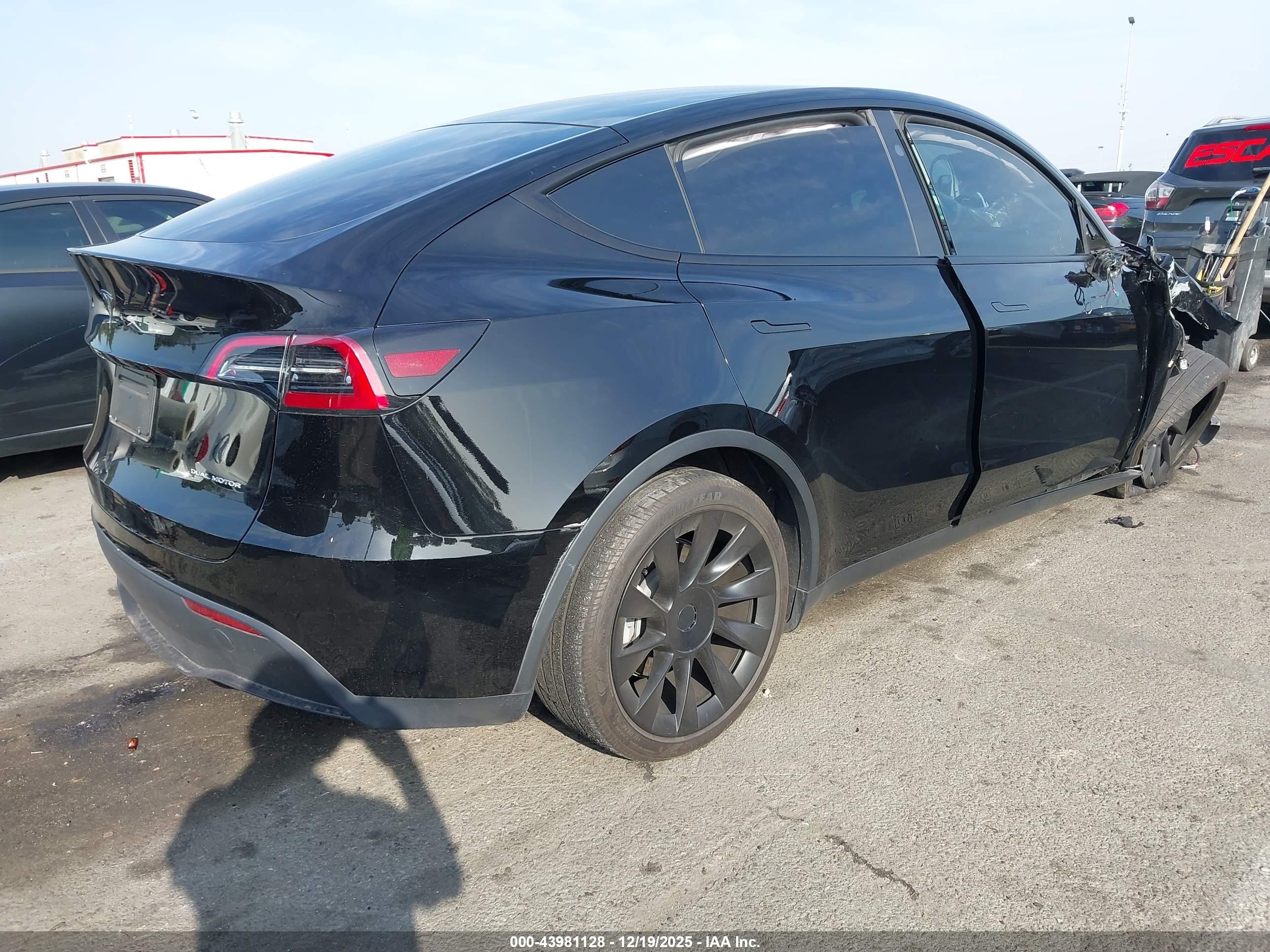TESLA MODEL image 4