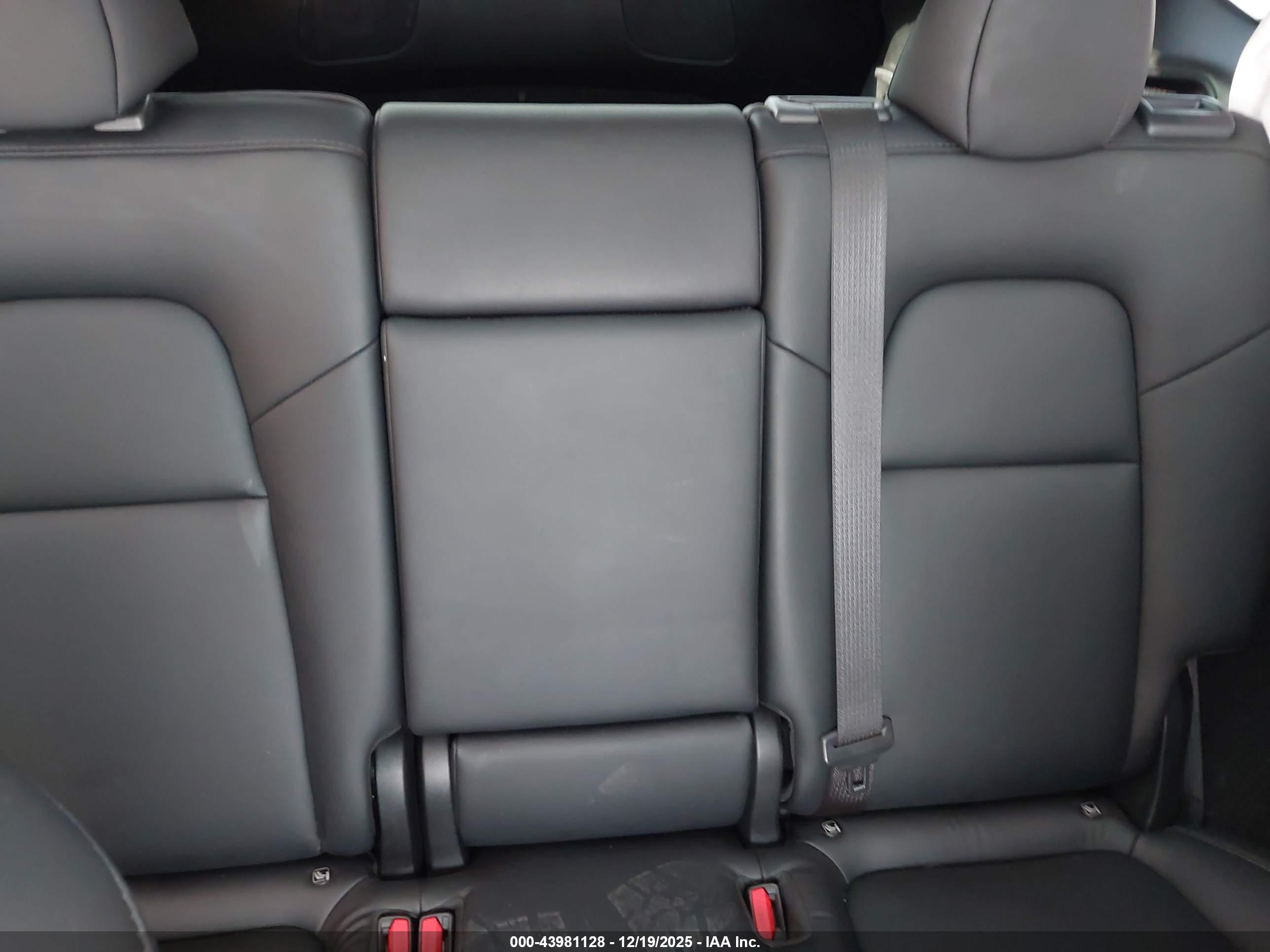 TESLA MODEL image 8
