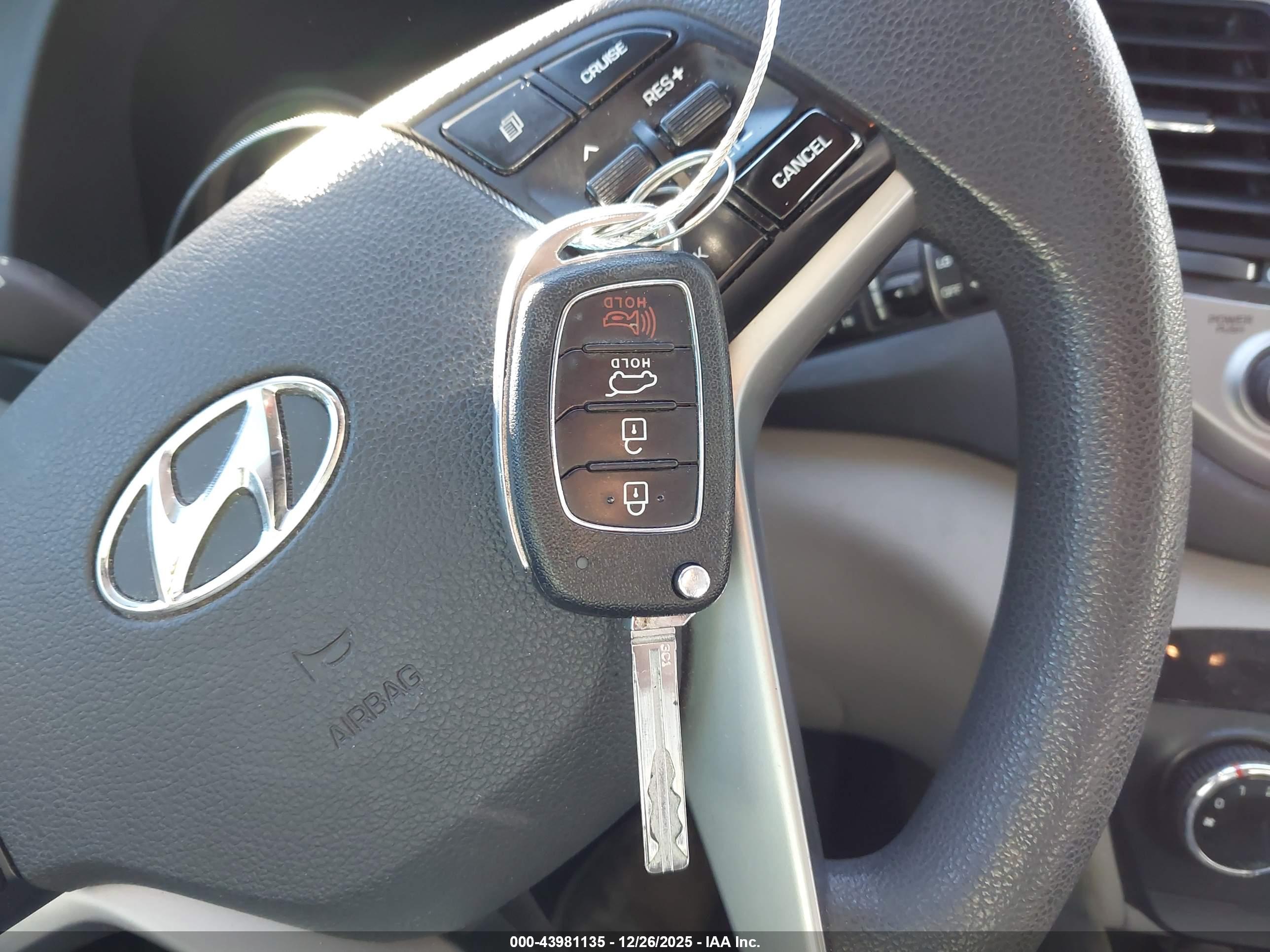 HYUNDAI TUCSON image 11