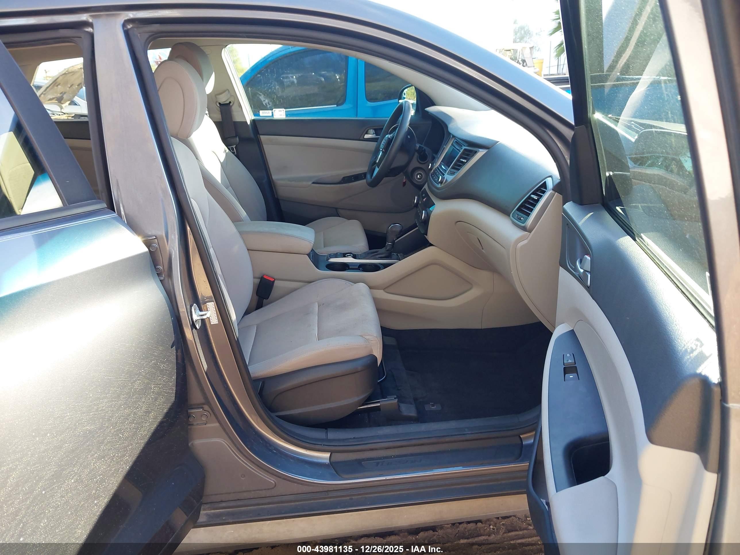 HYUNDAI TUCSON image 5