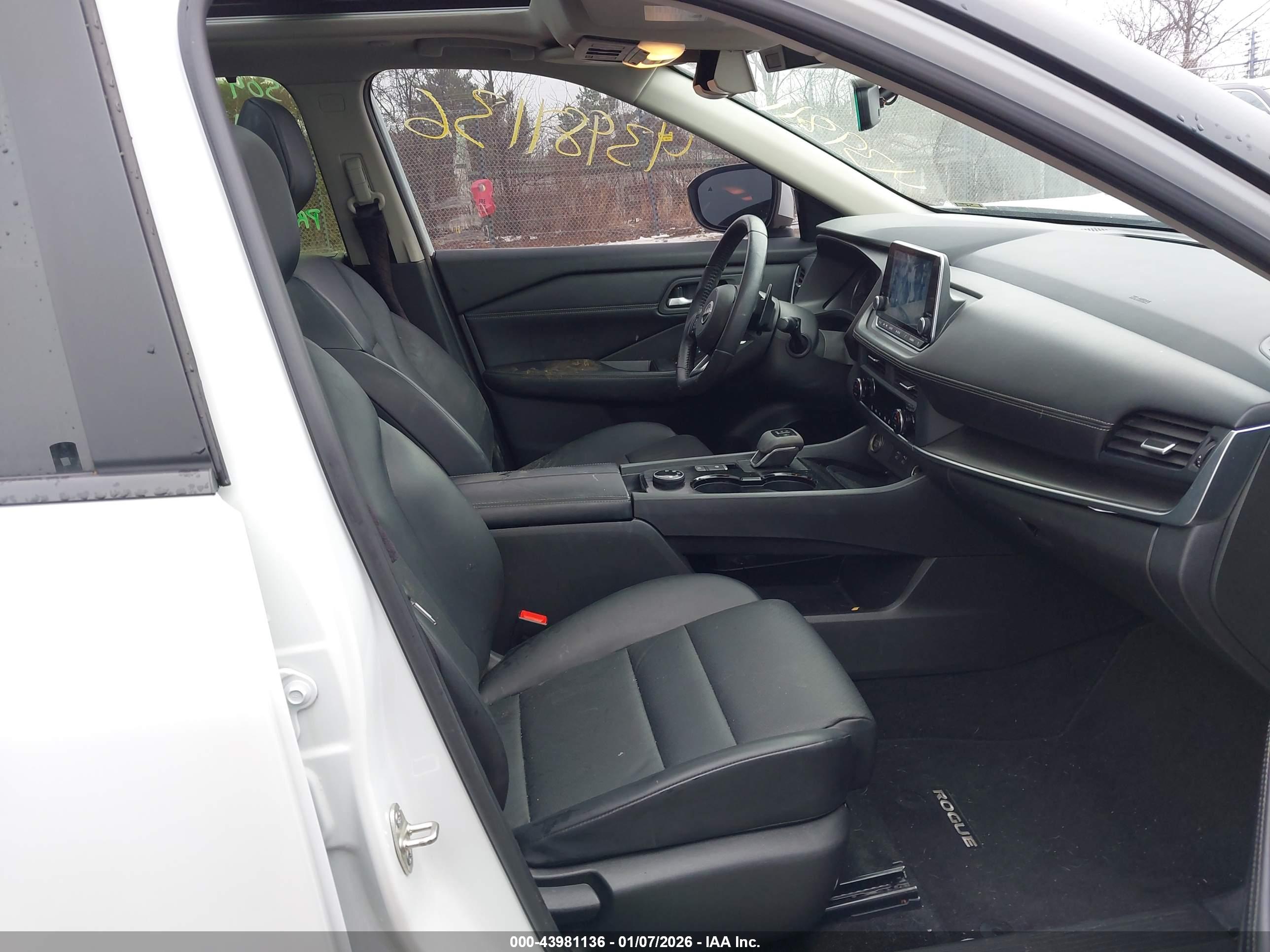NISSAN ROGUE image 5
