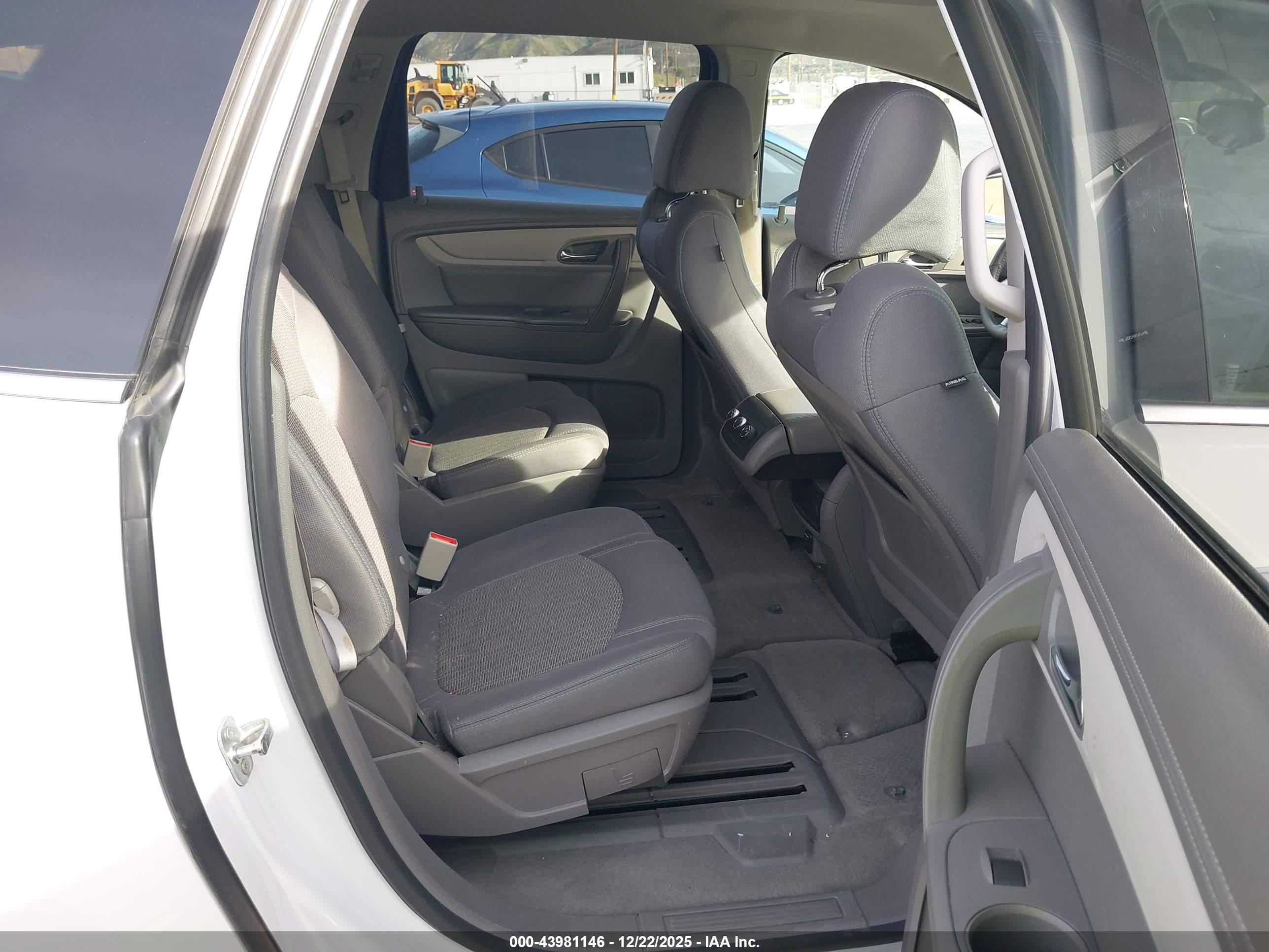 CHEVROLET TRAVERSE image 8