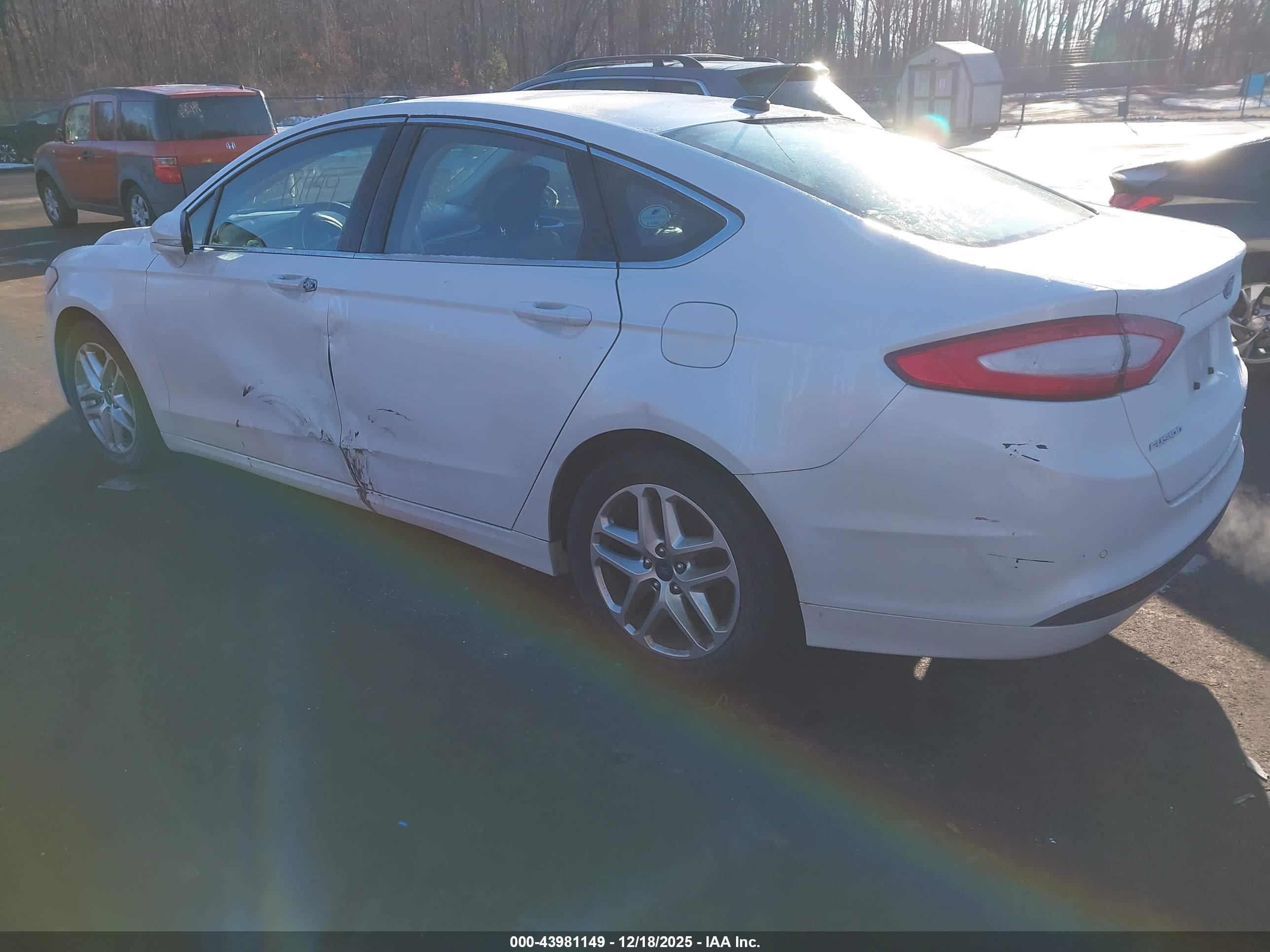 FORD FUSION image 3