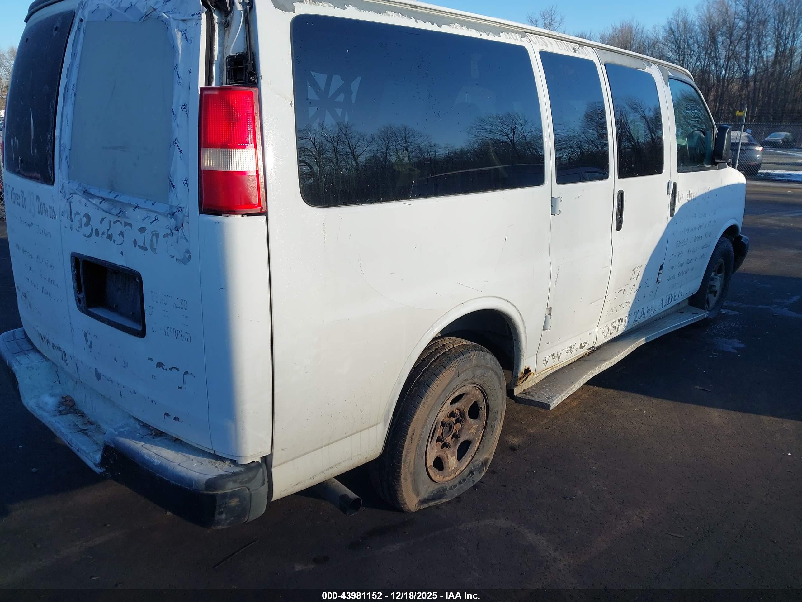 CHEVROLET EXPRESS image 4