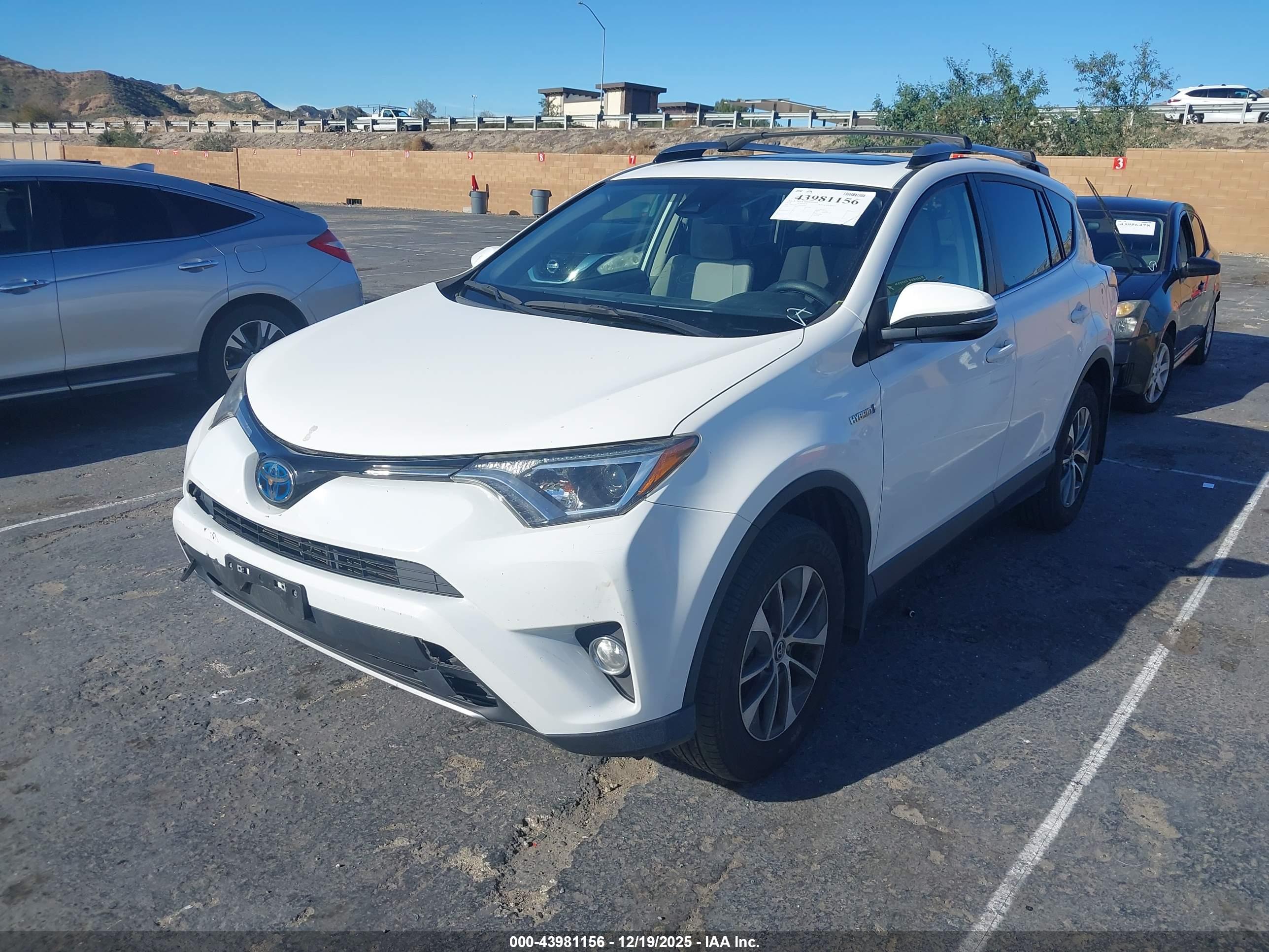 TOYOTA RAV4 image 2