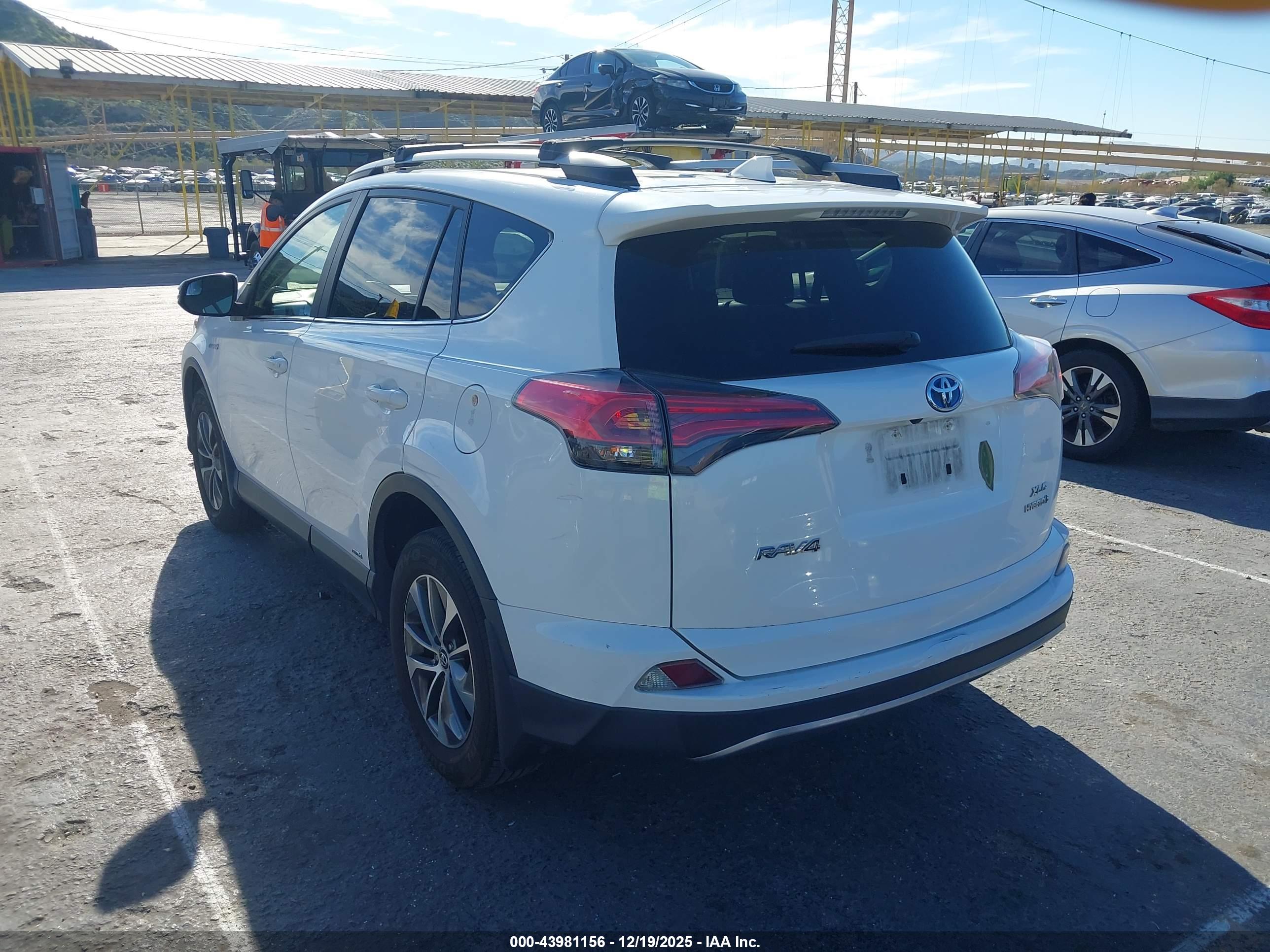 TOYOTA RAV4 image 3