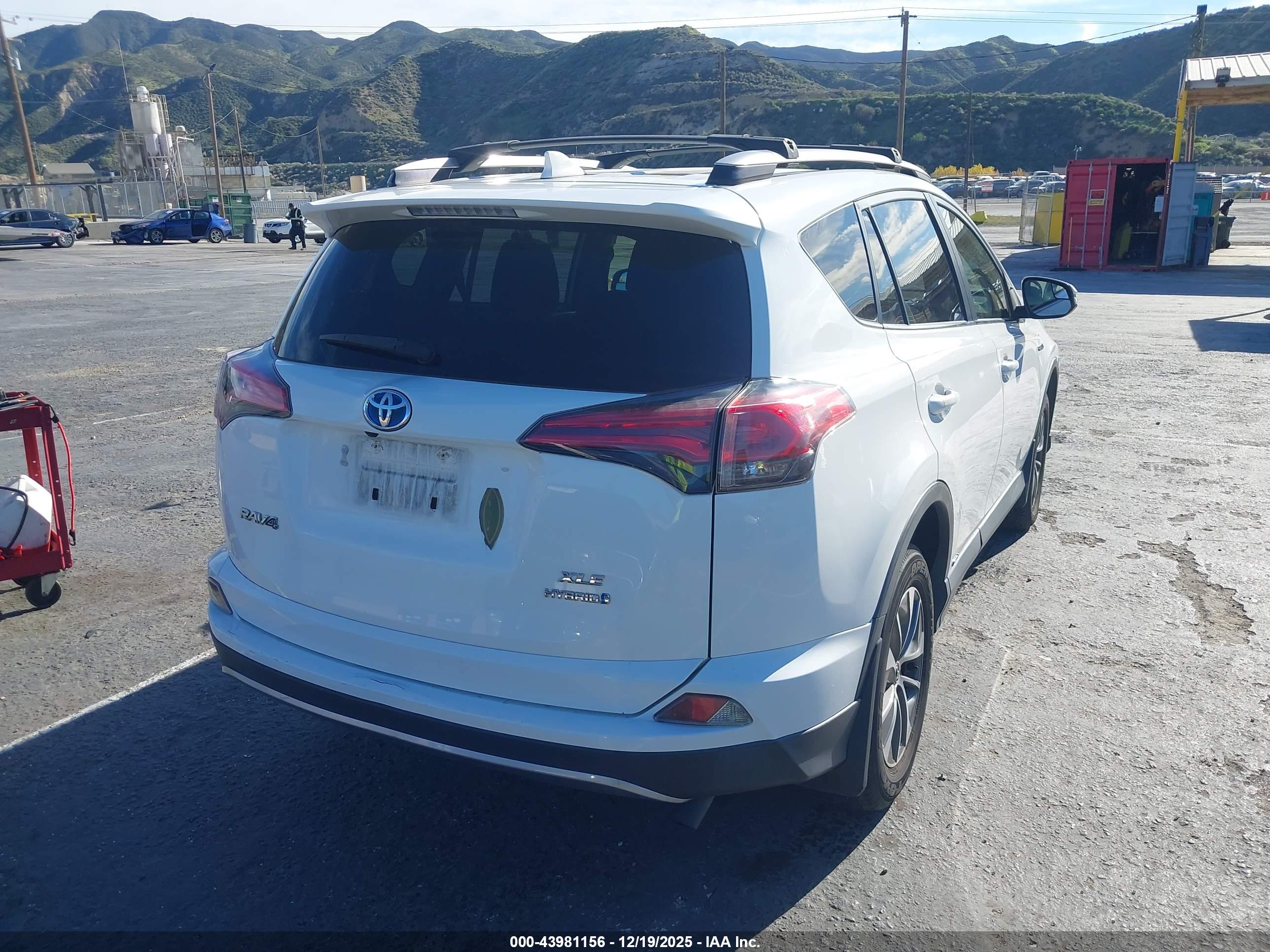 TOYOTA RAV4 image 4