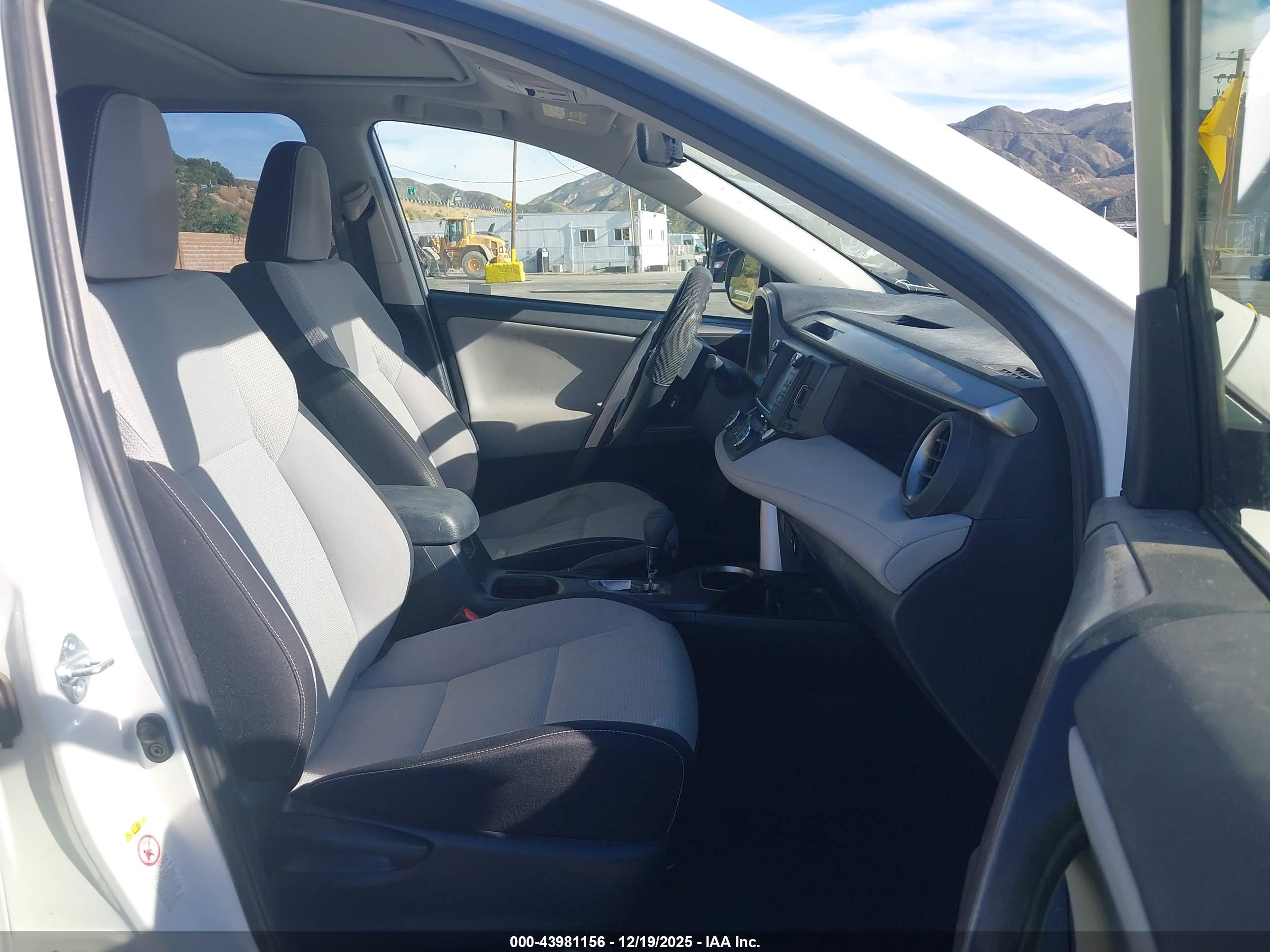 TOYOTA RAV4 image 5
