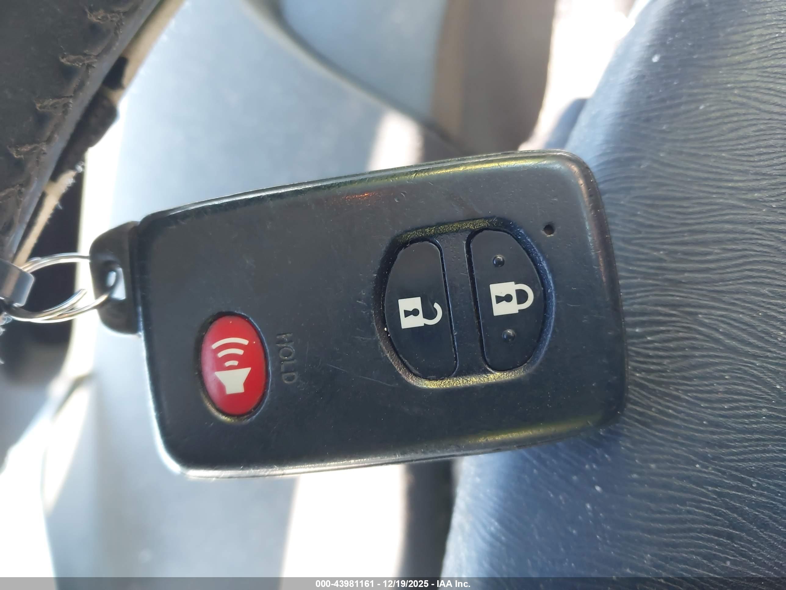 TOYOTA PRIUS image 11