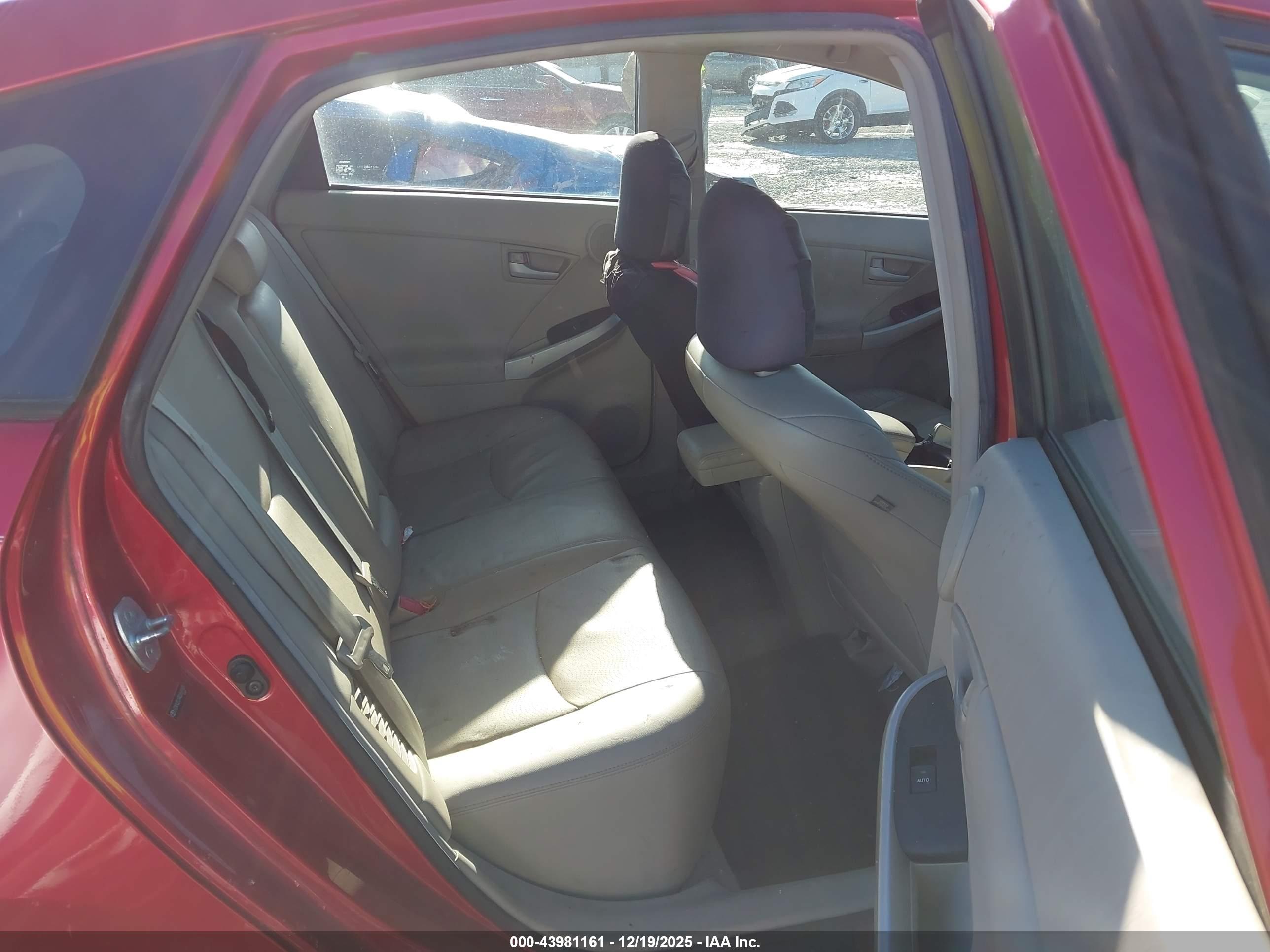 TOYOTA PRIUS image 8