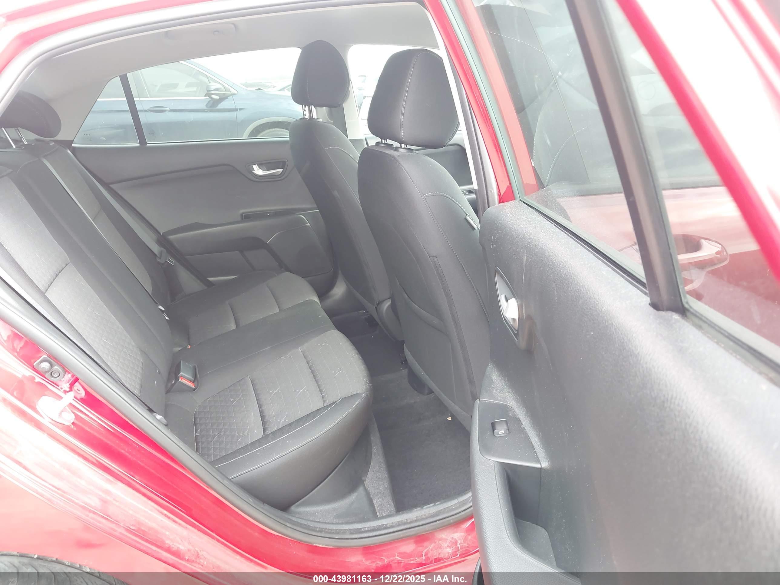 KIA RIO image 8