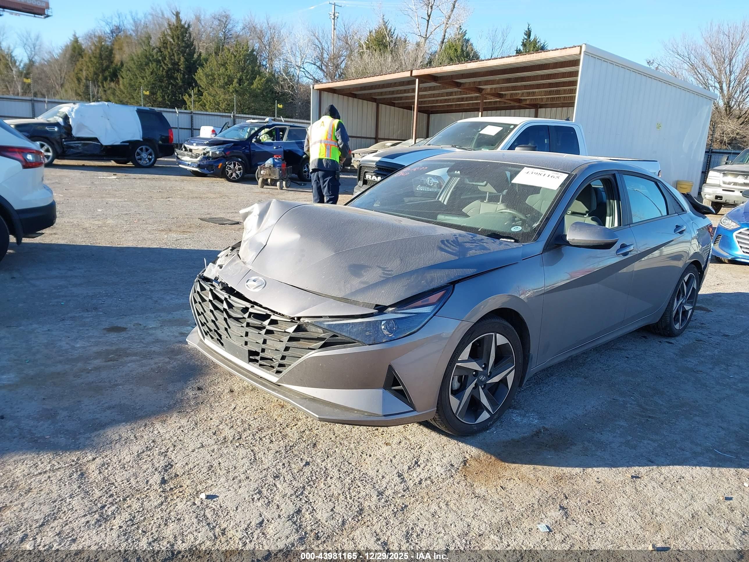 HYUNDAI ELANTRA image 2