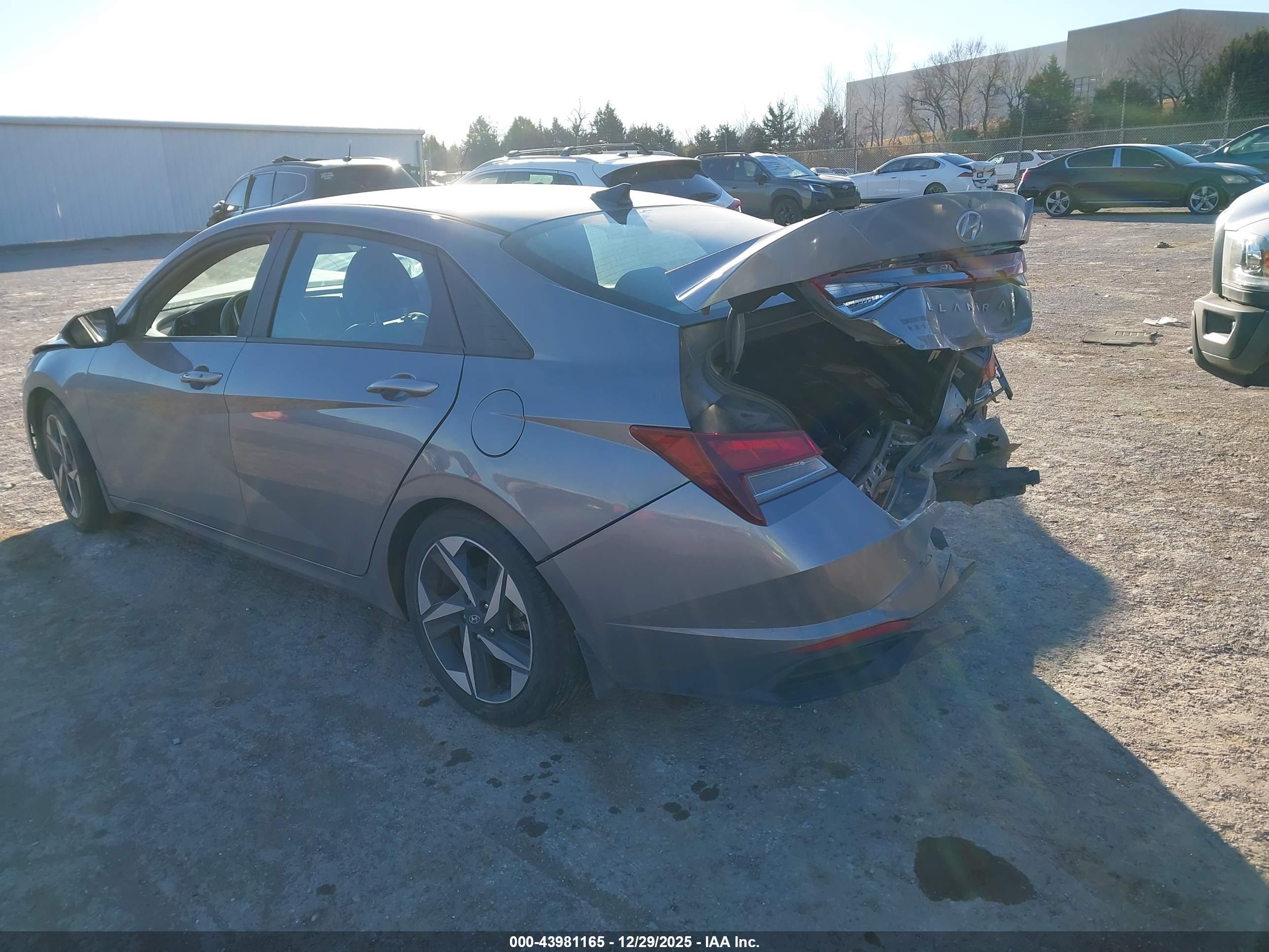 HYUNDAI ELANTRA image 3