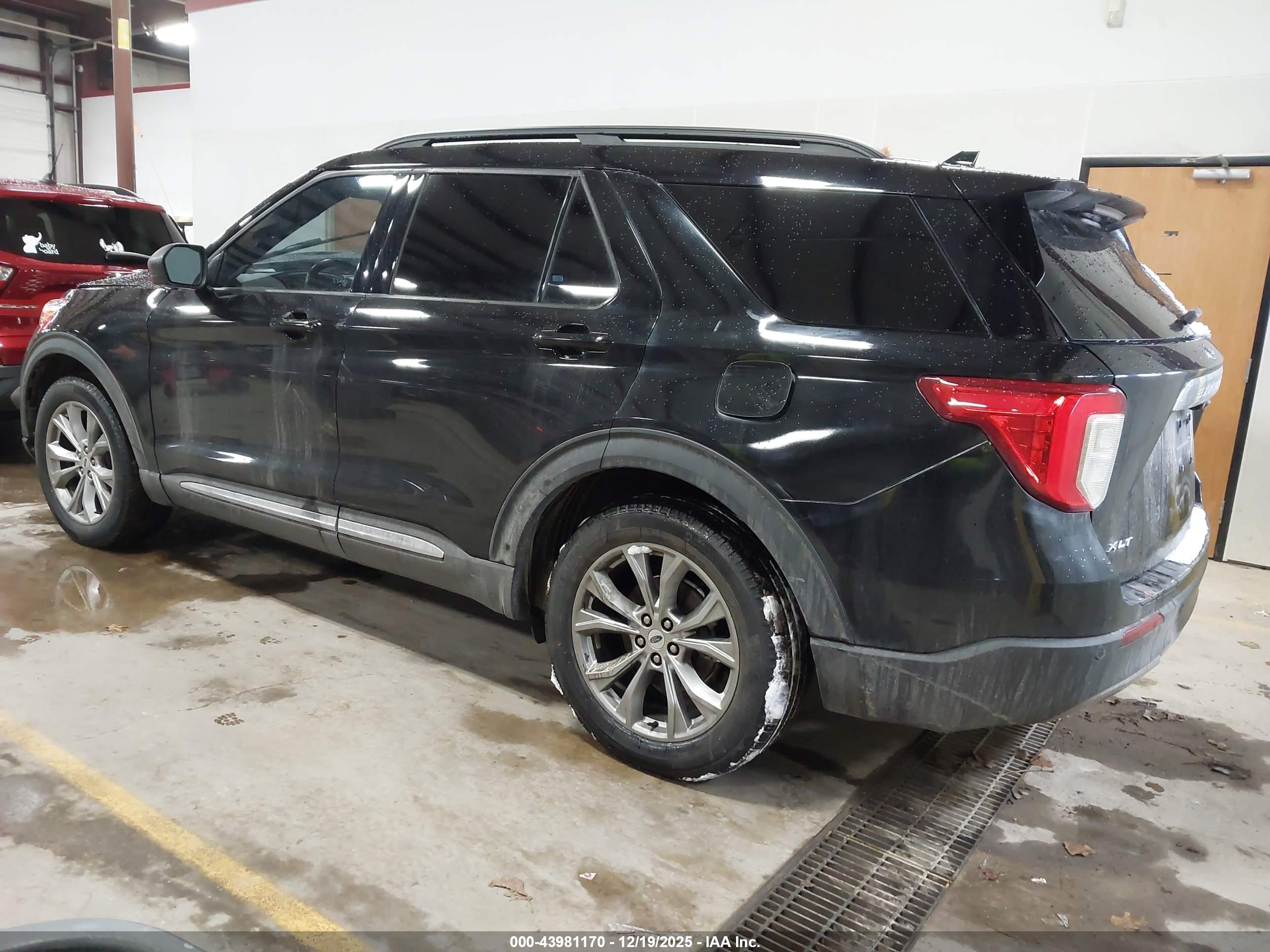 FORD EXPLORER image 3