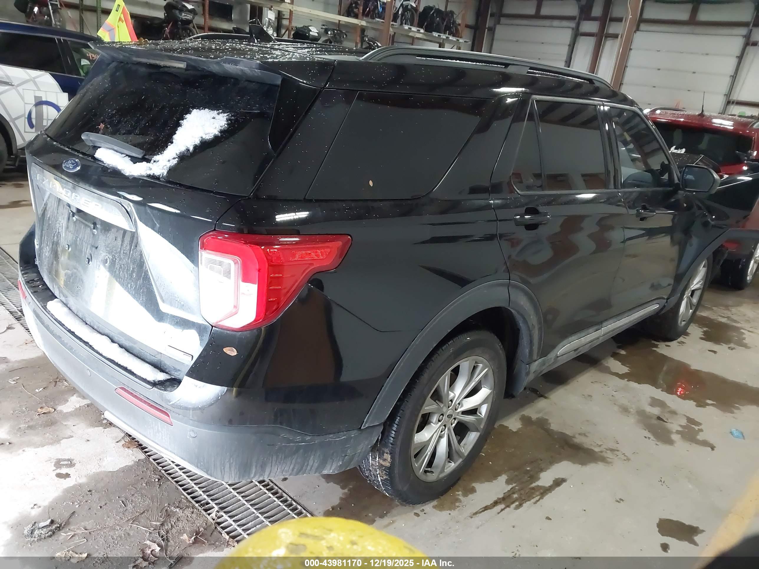 FORD EXPLORER image 4