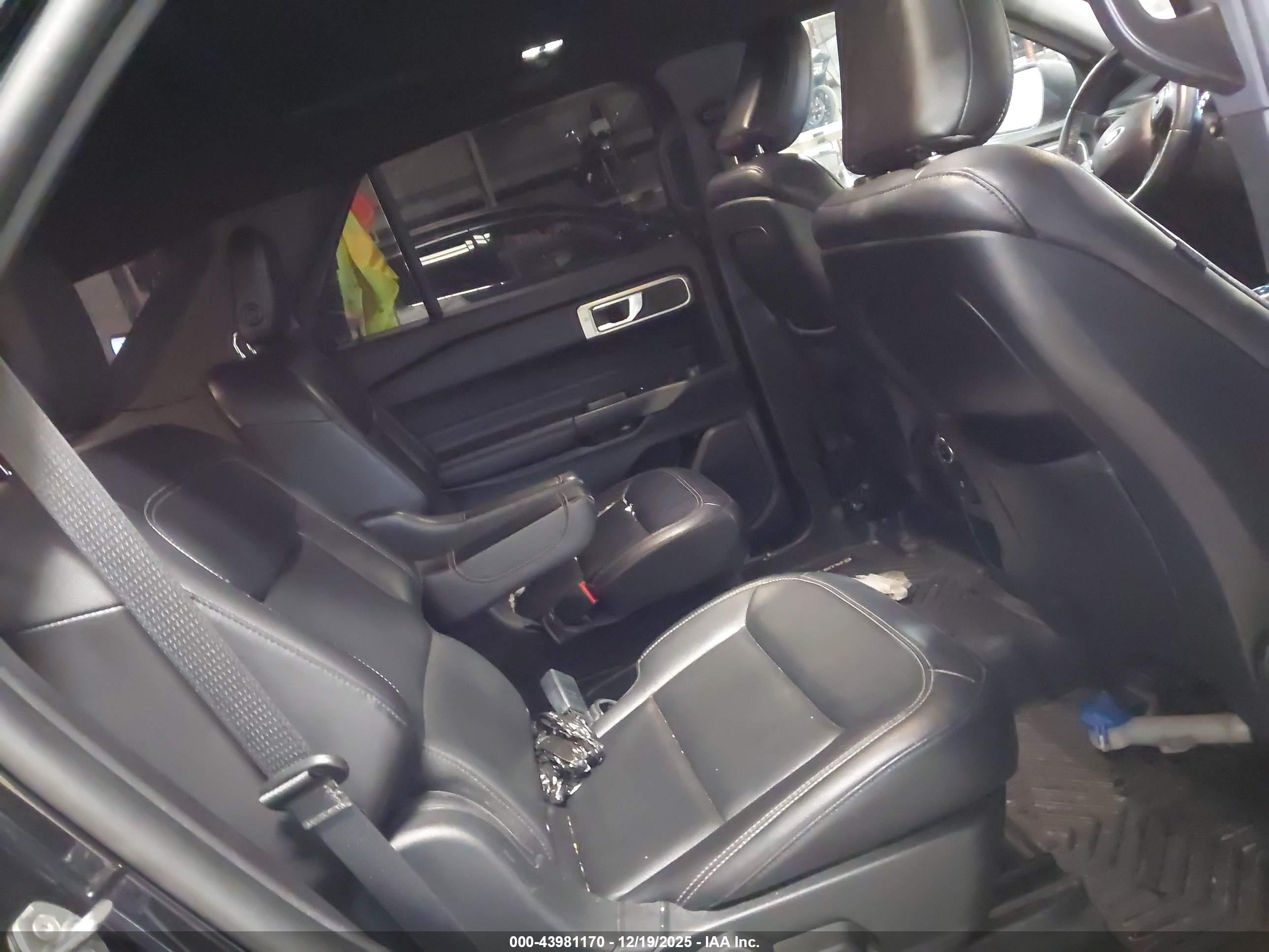 FORD EXPLORER image 8