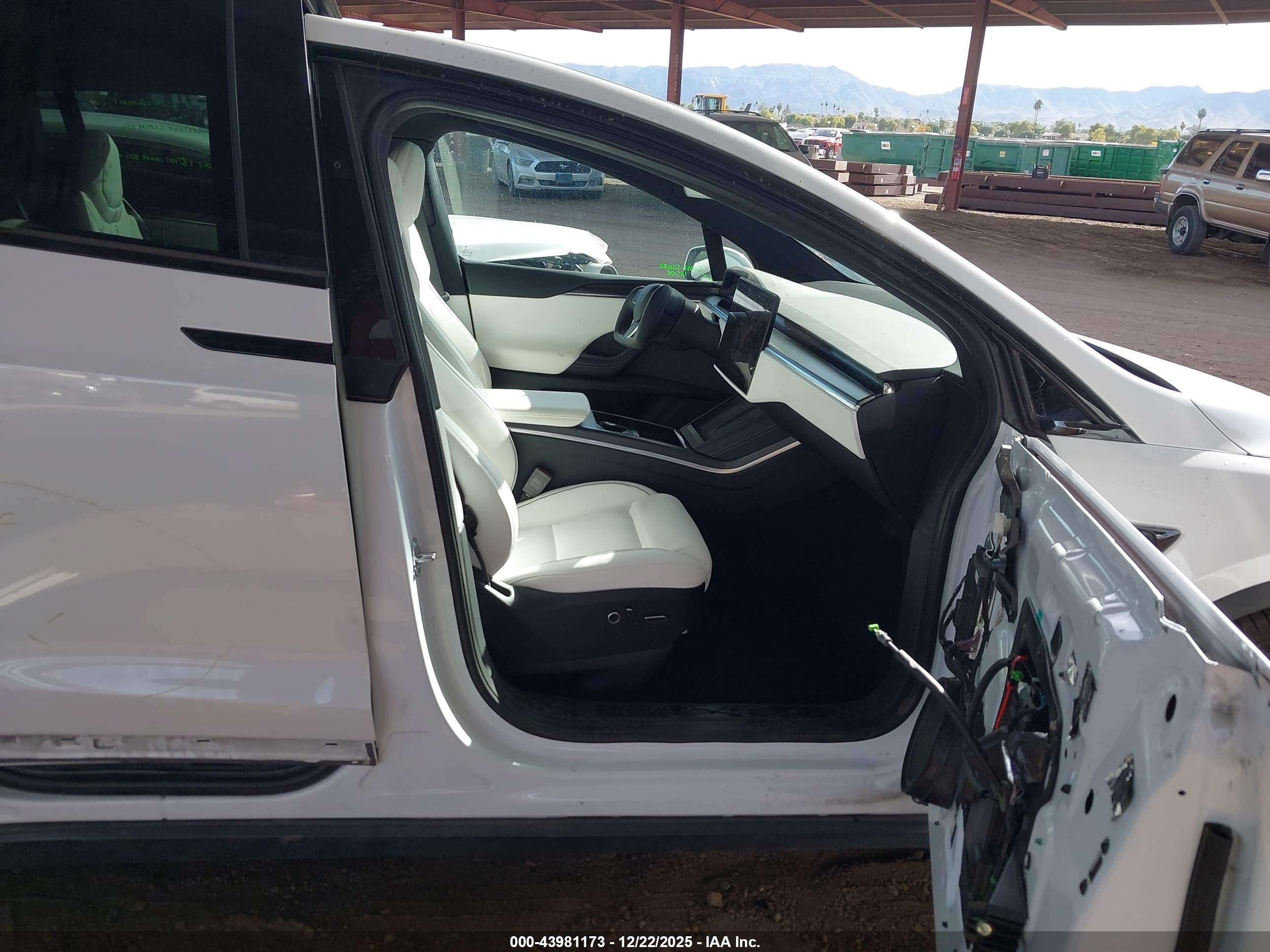 TESLA MODEL image 5